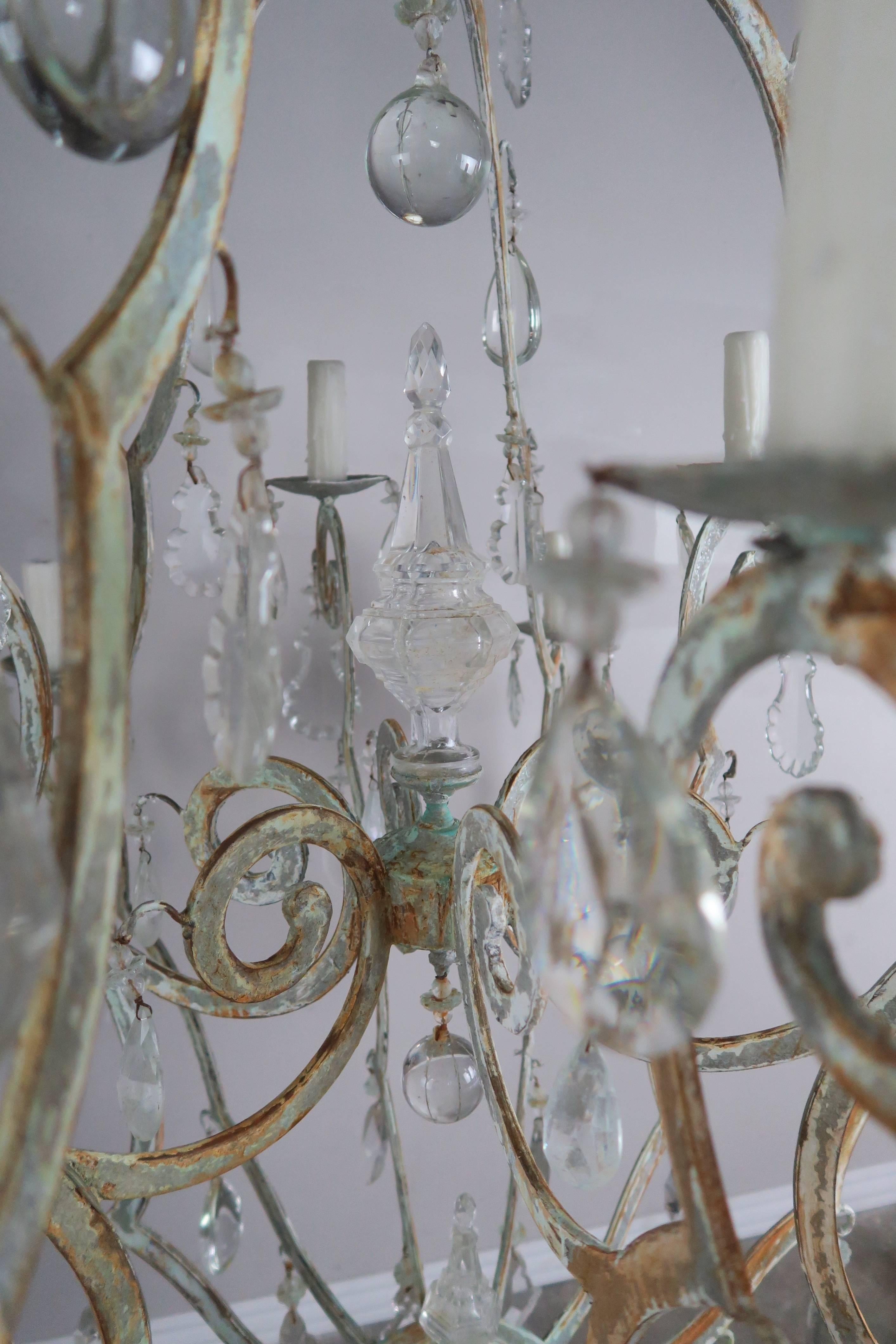 Italian Painted Wrought Iron Twelve-Light Chandelier, circa 1930s In Distressed Condition In Los Angeles, CA