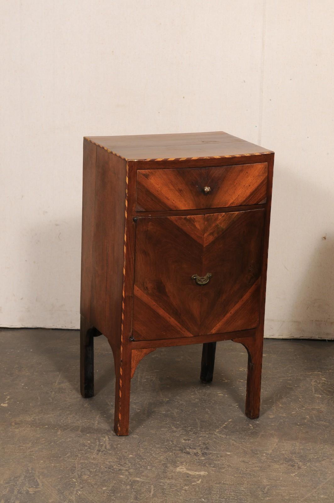 Italian Pair 19th C. Bow-Front Night Stands w/Decorative Veneers & Inlay Banding In Good Condition For Sale In Atlanta, GA