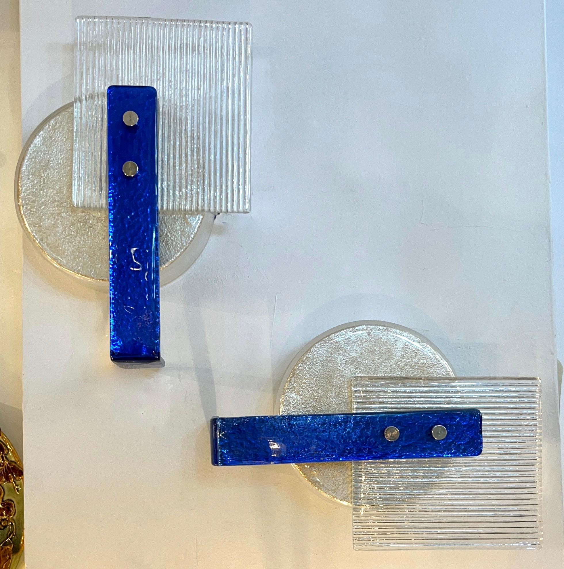 Paire d'appliques italiennes en verre de Murano au design abstrait, de couleur champagne, argent, bleu et cristal en vente 4