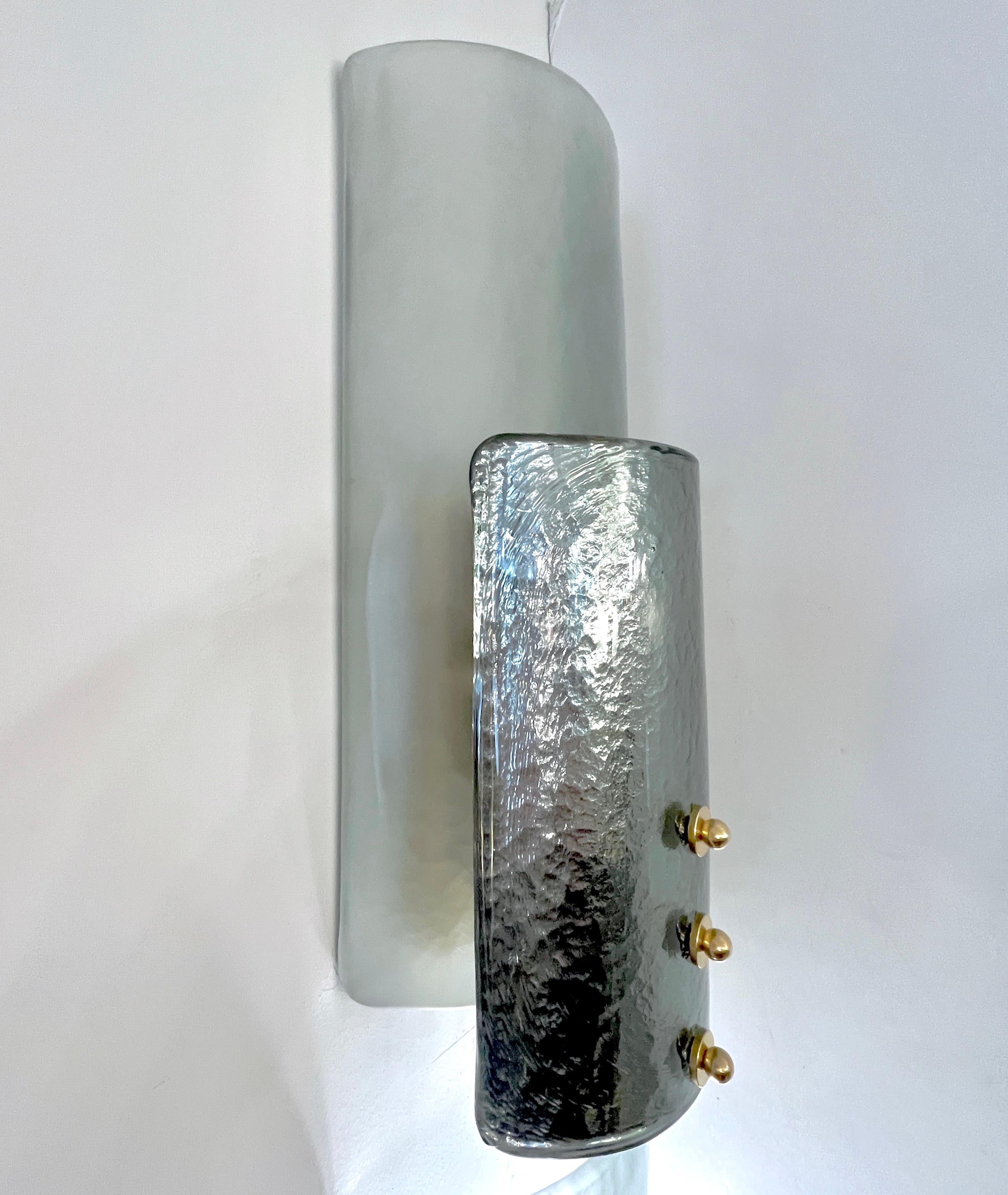 Italienische Paar Moderne gebogene Aqua Silber Blau Textur Murano Glas Grafik Wandleuchten (Organische Moderne) im Angebot
