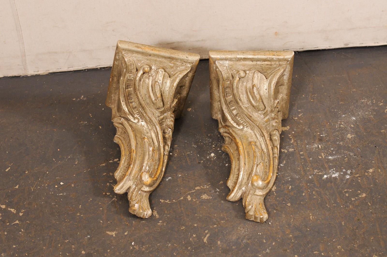Italian Pair of 19th C. Rinceau-Carved Wall Shelf Brackets in Silver & Gold For Sale 6