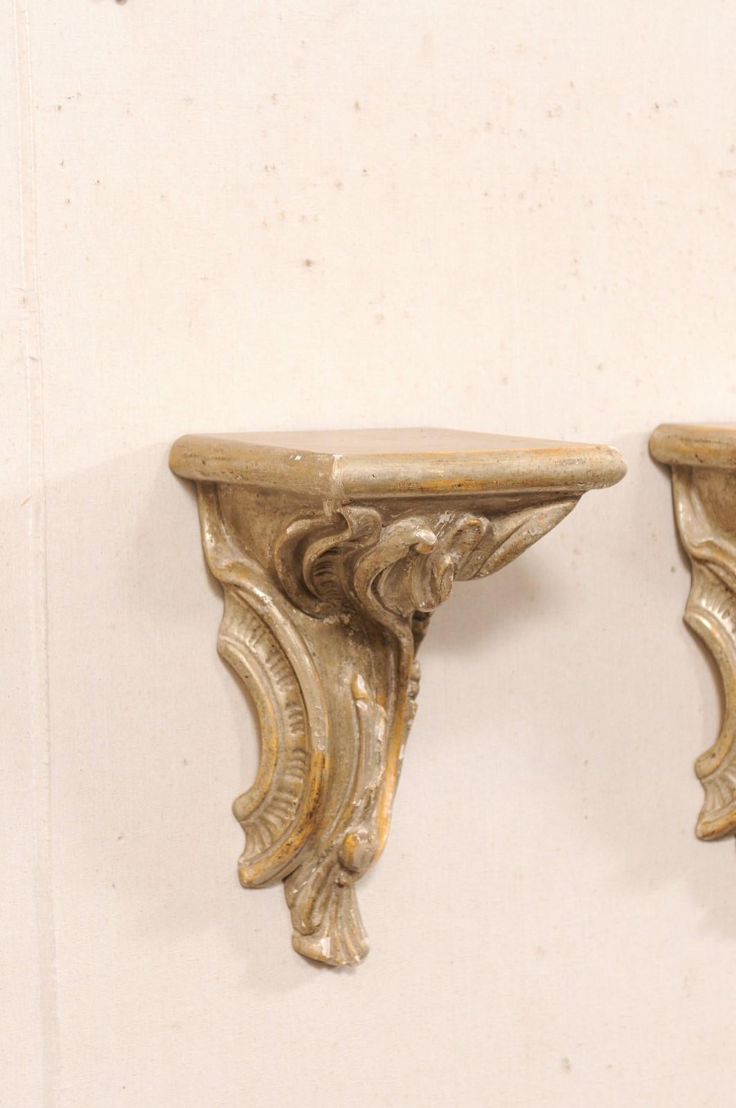 Italian Pair of 19th C. Rinceau-Carved Wall Shelf Brackets in Silver & Gold In Good Condition For Sale In Atlanta, GA