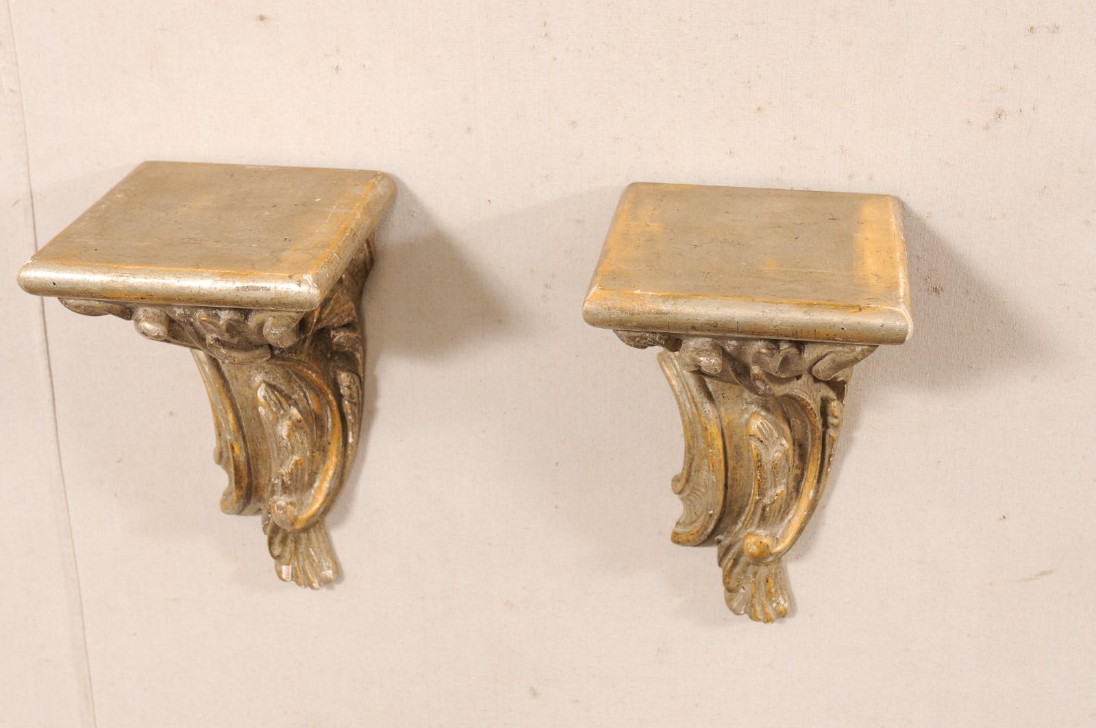 Italian Pair of 19th C. Rinceau-Carved Wall Shelf Brackets in Silver & Gold For Sale 1
