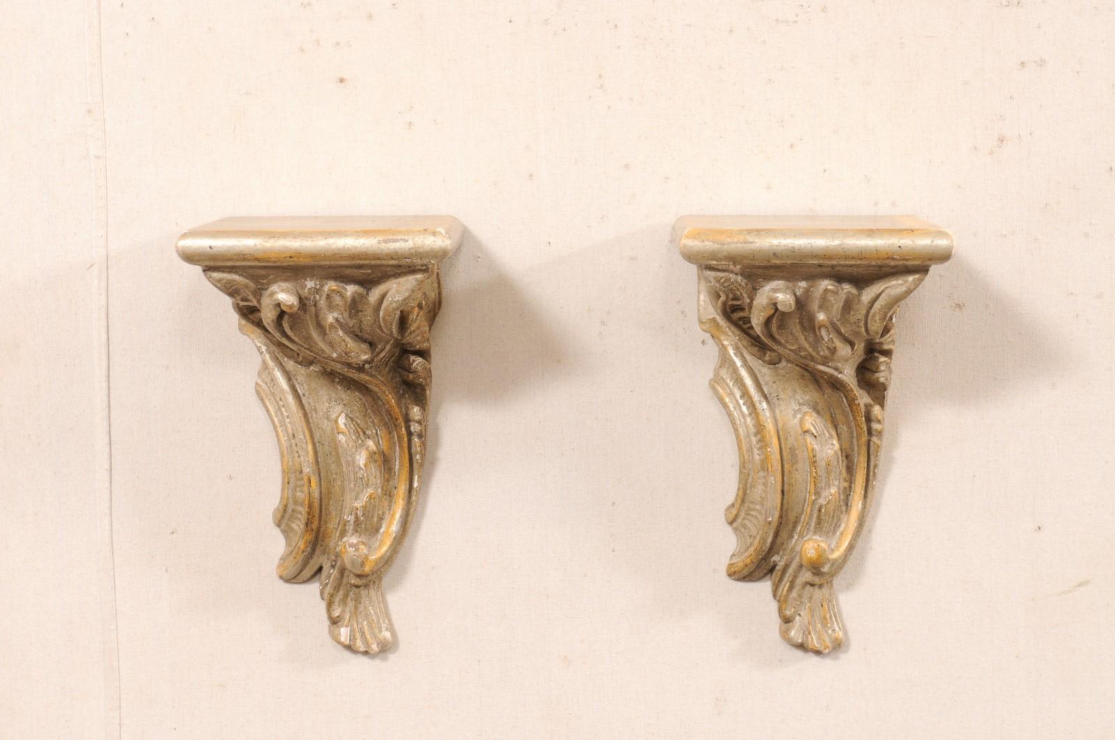 Italian Pair of 19th C. Rinceau-Carved Wall Shelf Brackets in Silver & Gold For Sale 4