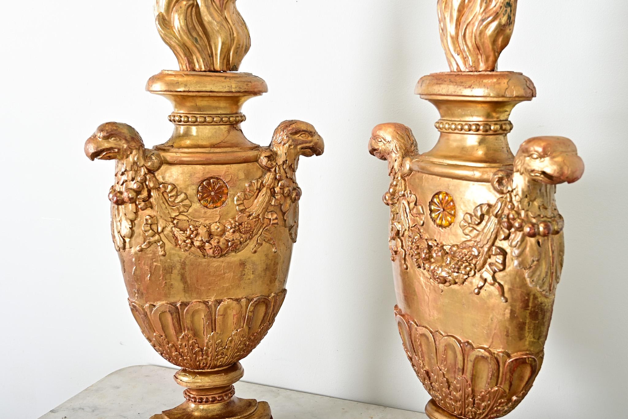Italian Pair of 19th Century Giltwood Appliqués For Sale 5