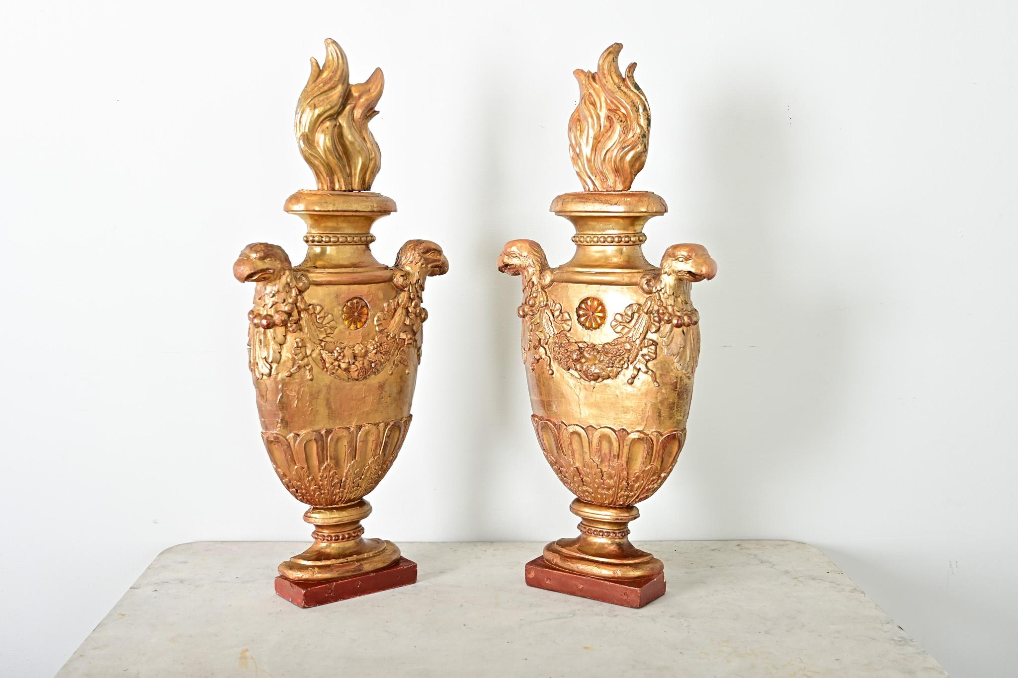 Italian Pair of 19th Century Giltwood Appliqués For Sale 6