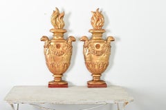 Coppia italiana di applique in legno dorato del XIX secolo