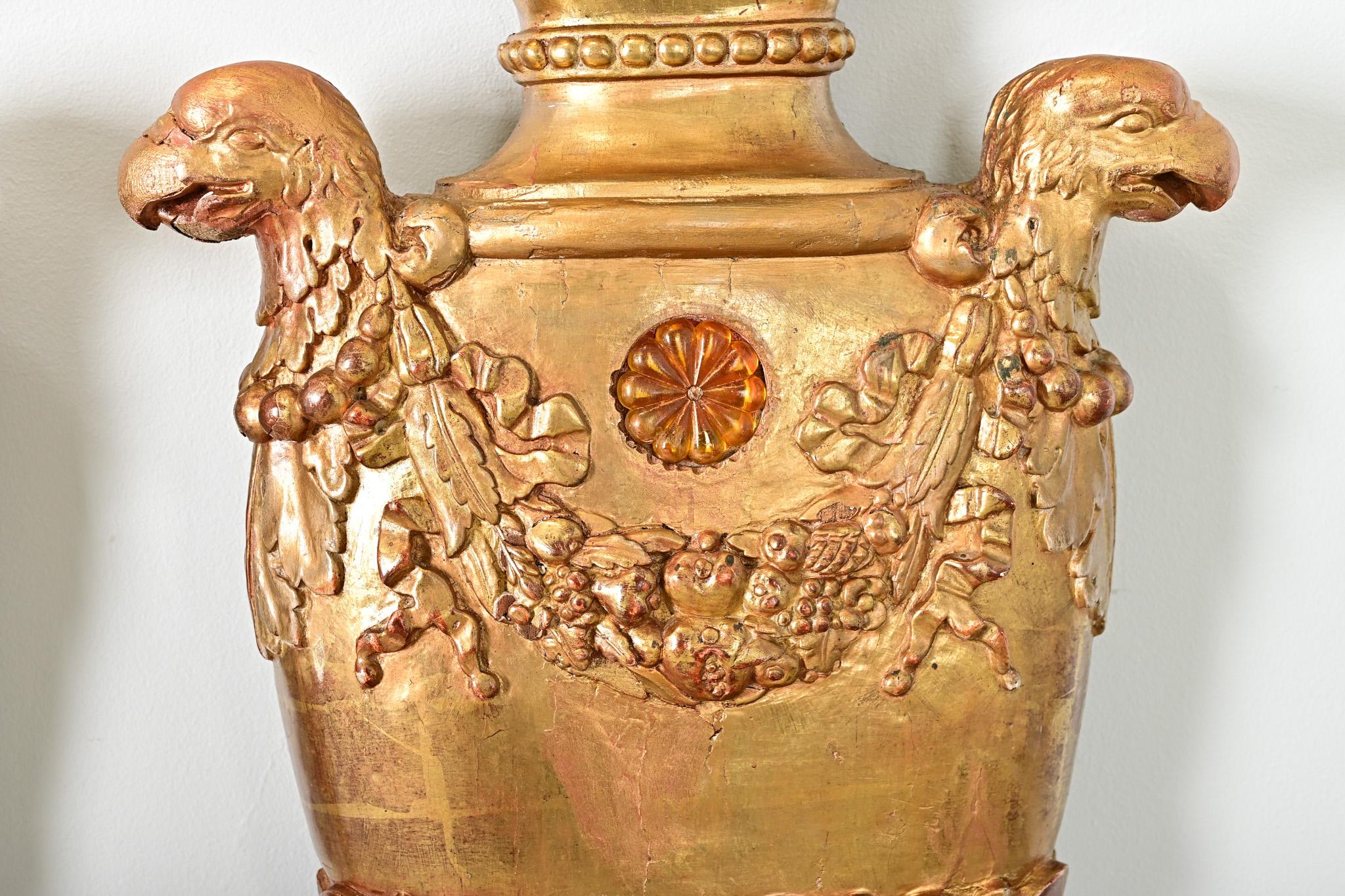 Italian Pair of 19th Century Giltwood Appliqués For Sale 3