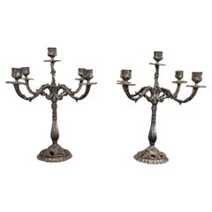 Paire italienne de chandeliers à 5 bras en métal argenté