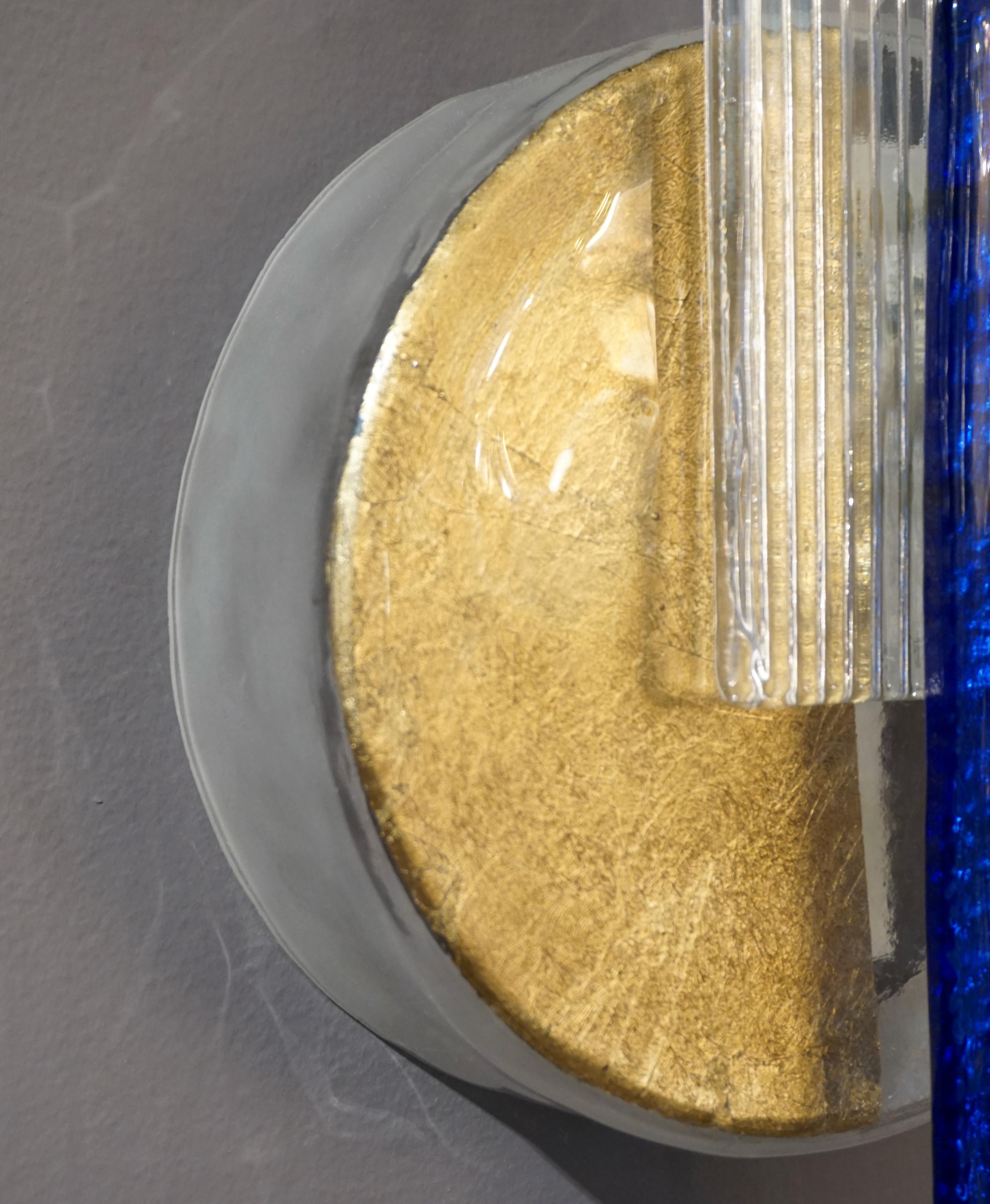 XXIe siècle et contemporain Paire d'appliques modernes abstraites italiennes en verre de Murano en or, saphir et cristal en vente