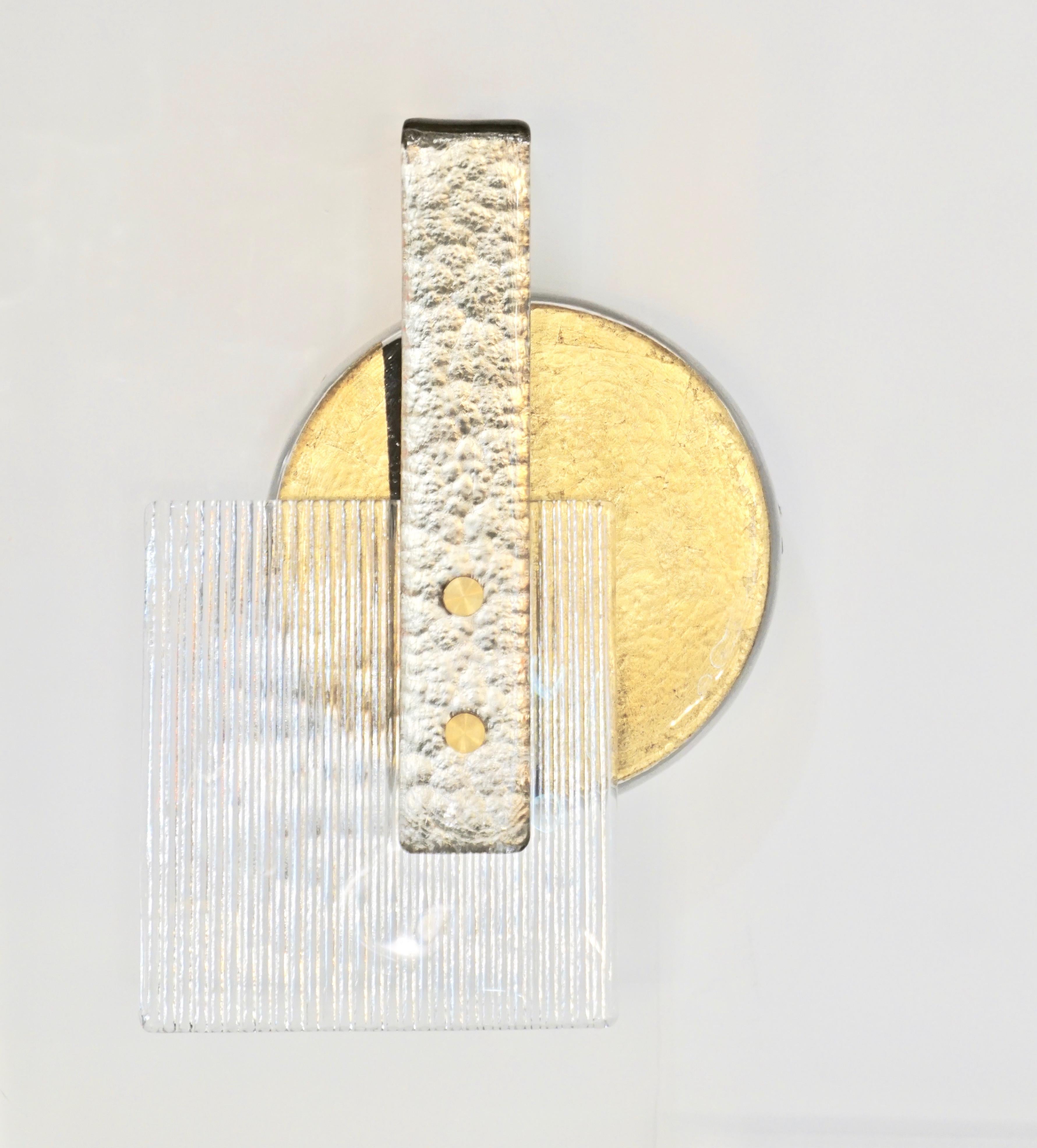 Paire d'appliques modernes abstraites italiennes en verre de Murano en or:: argent et cristal en vente 3