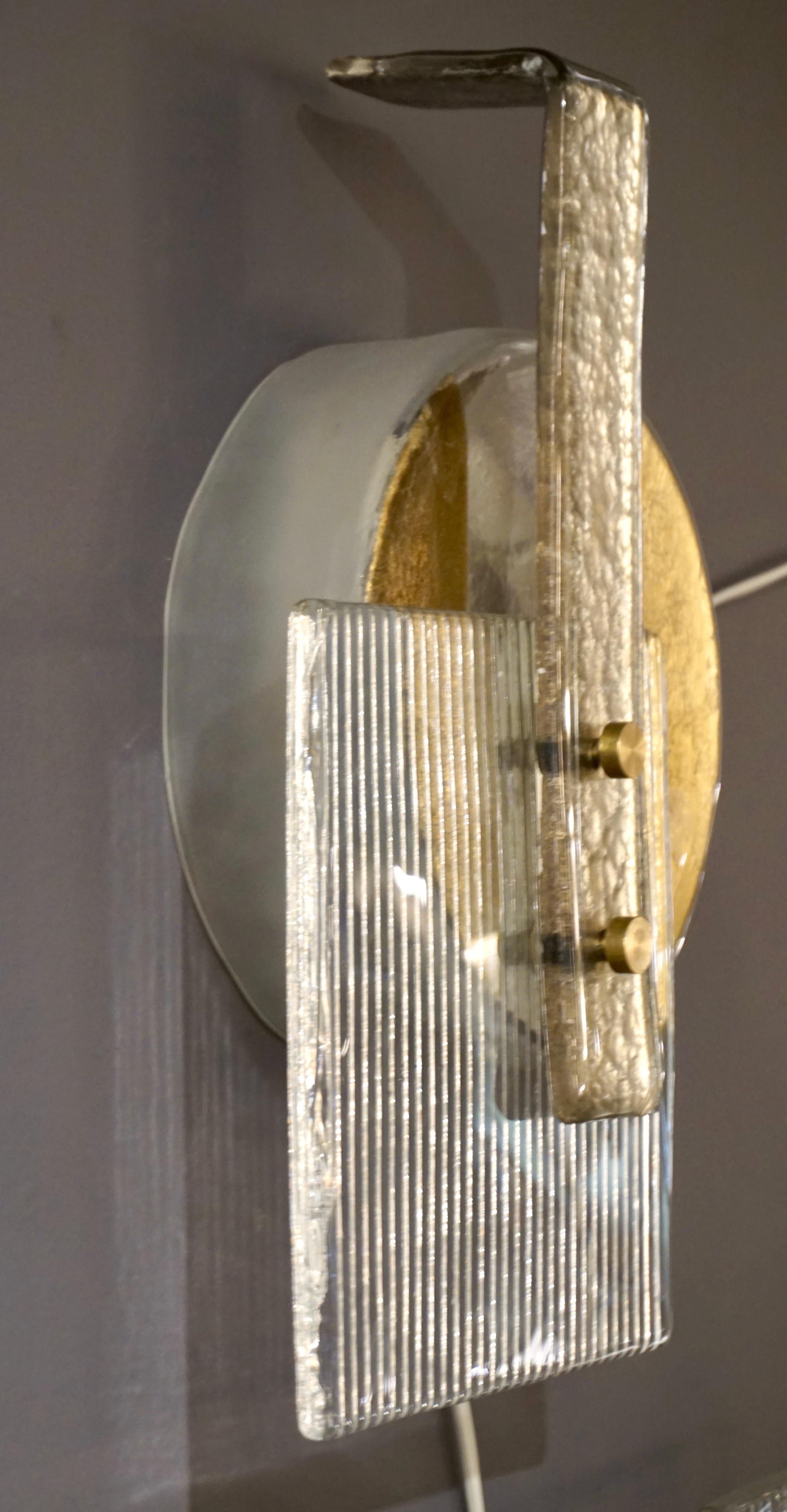 Paire d'appliques modernes abstraites italiennes en verre de Murano en or:: argent et cristal en vente 1