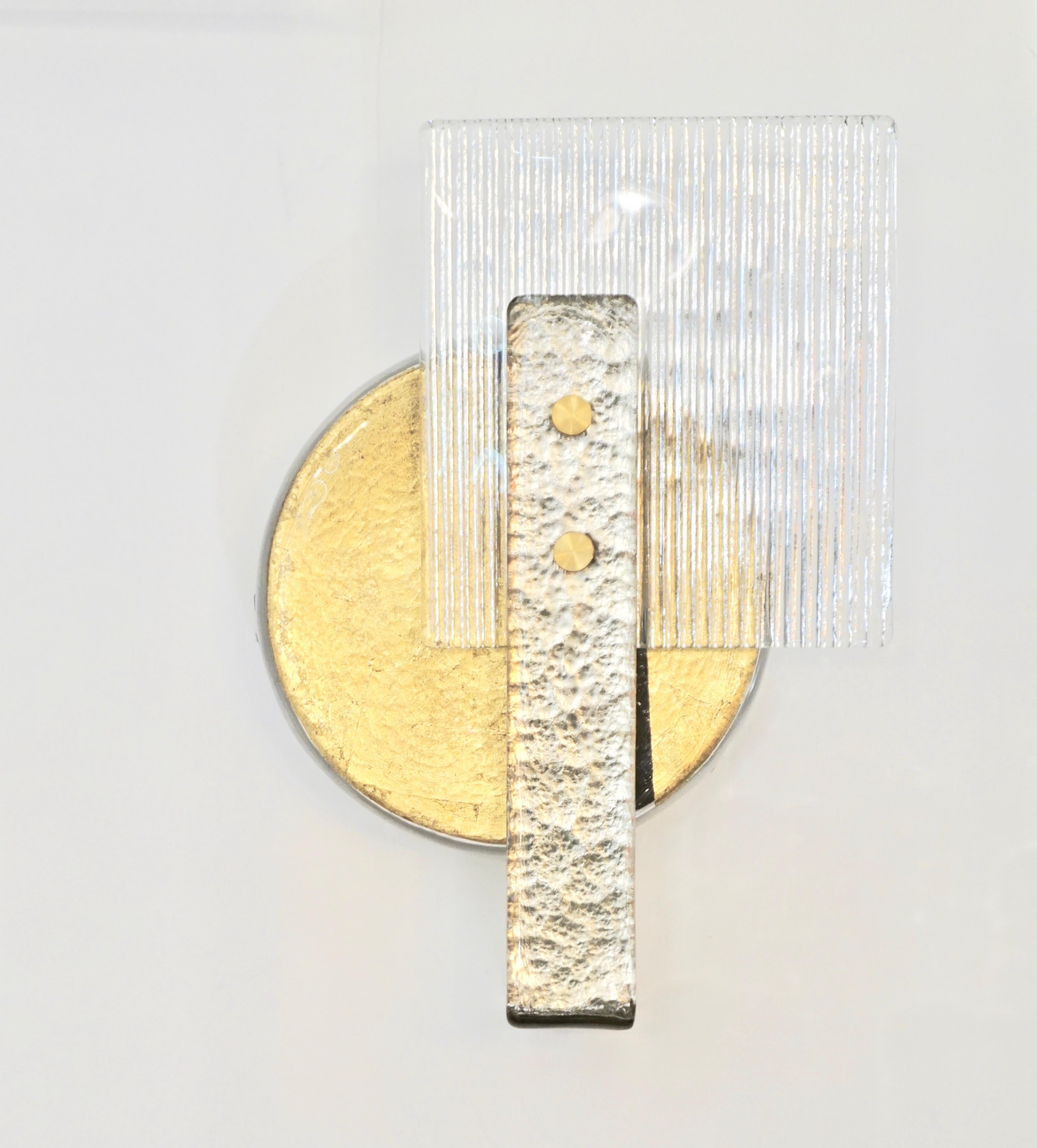 Paire d'appliques modernes abstraites italiennes en verre de Murano en or:: argent et cristal Neuf - En vente à New York, NY