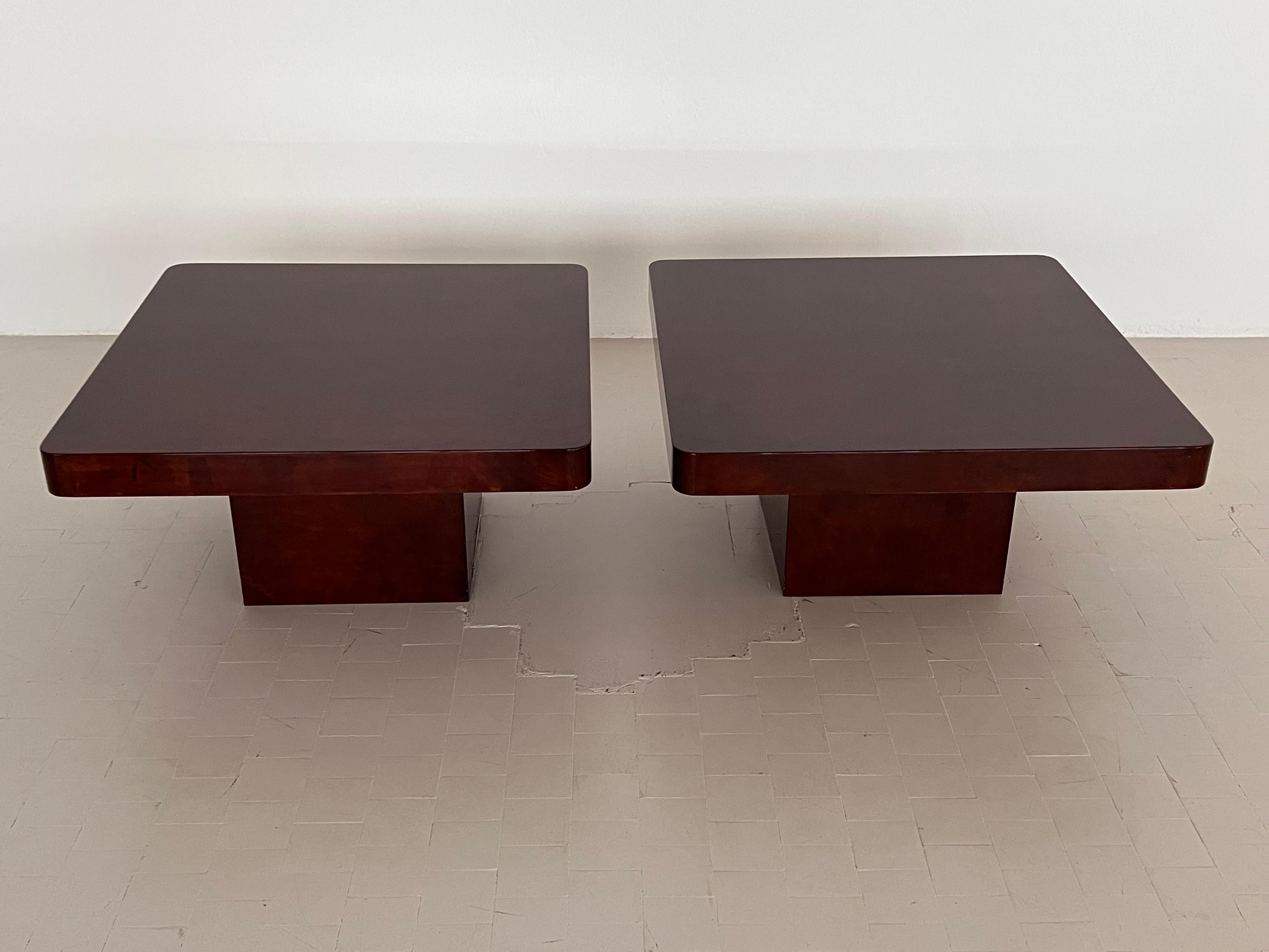 Vernissé Paire de tables d'appoint italiennes Aldo Tura Design en parchemin émaillé, 1970 