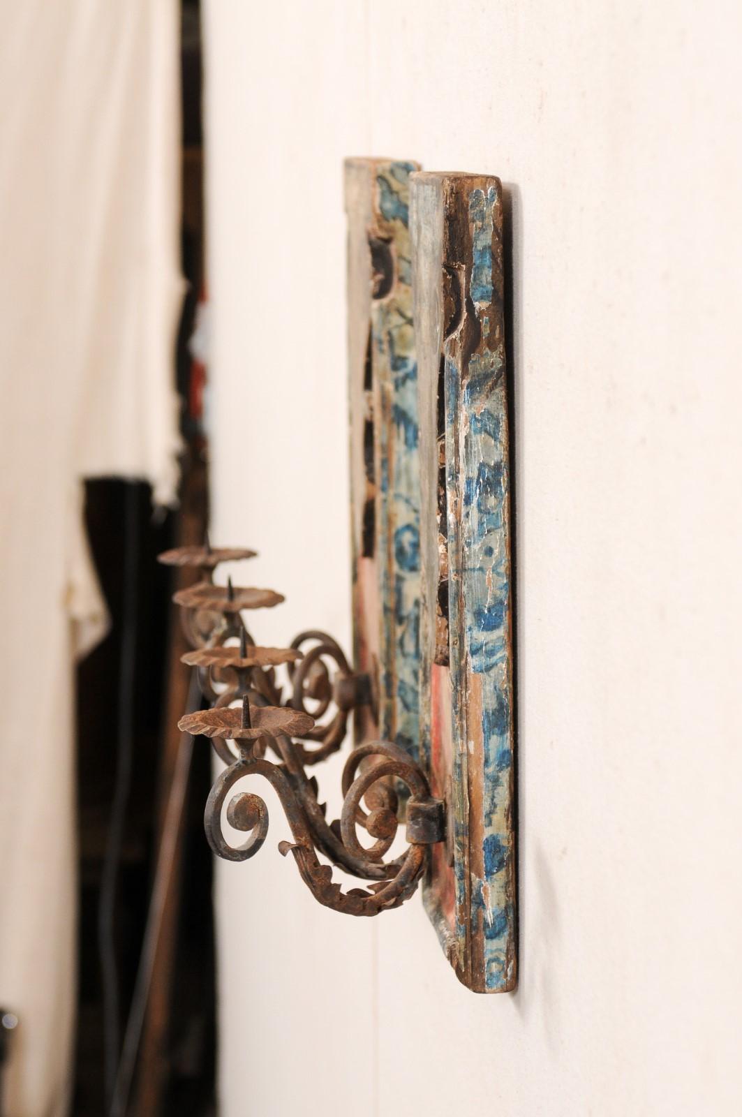 Pareja Italiana de Antiguos Candelabros de Pared (Placas de Madera con Brazos de Hierro) en venta 5