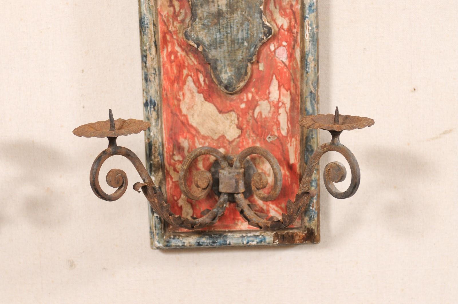 Pareja Italiana de Antiguos Candelabros de Pared (Placas de Madera con Brazos de Hierro) en venta 6