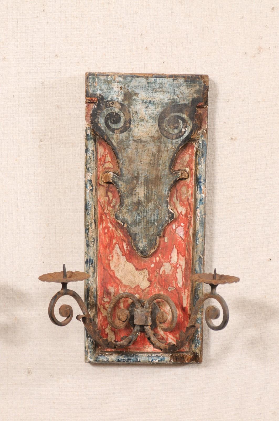 Pareja Italiana de Antiguos Candelabros de Pared (Placas de Madera con Brazos de Hierro) en Bueno estado para la venta en Atlanta, GA