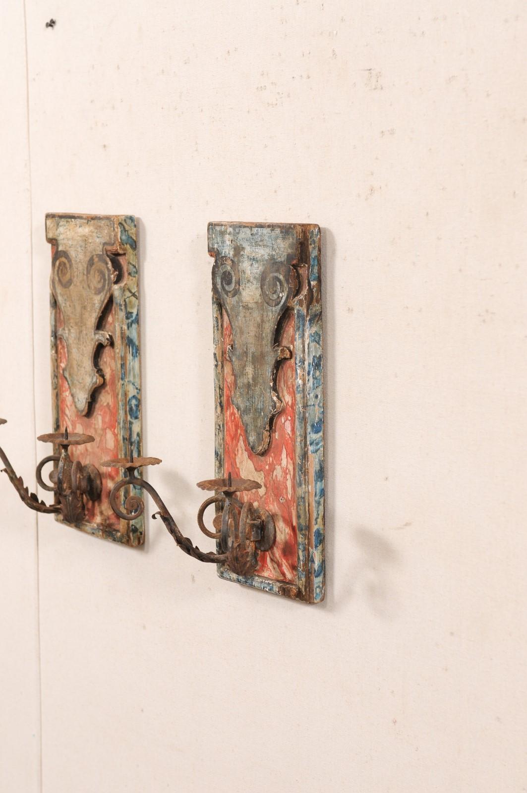 Pareja Italiana de Antiguos Candelabros de Pared (Placas de Madera con Brazos de Hierro) siglo XIX en venta
