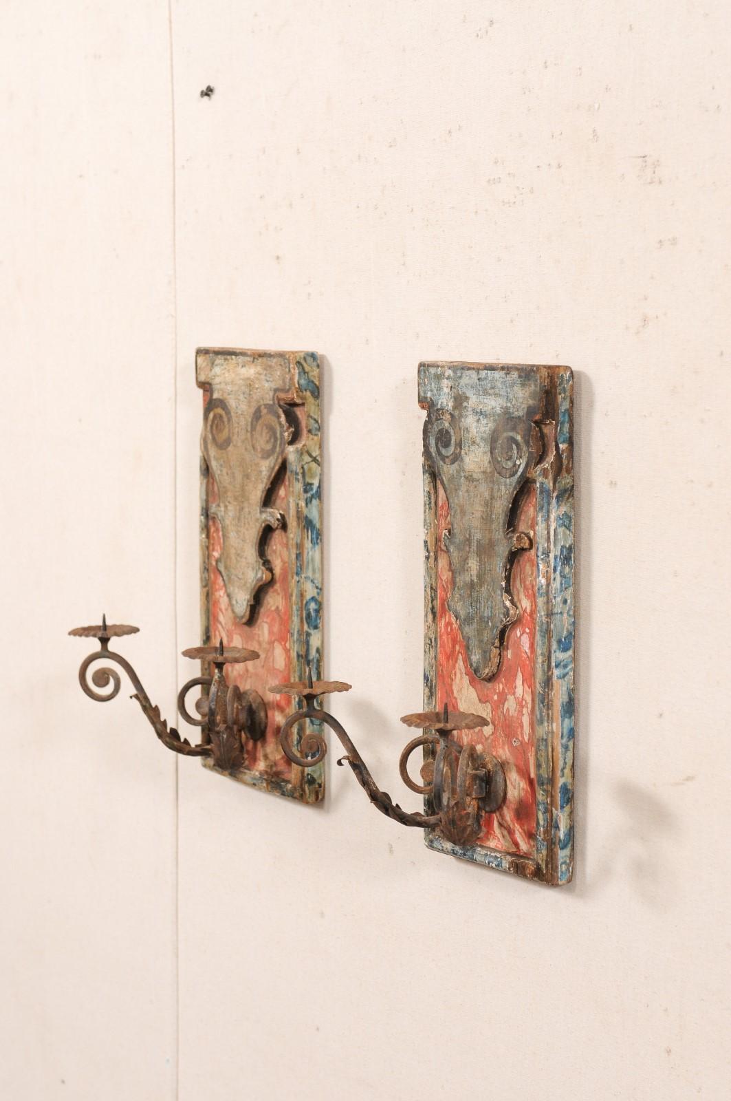 Pareja Italiana de Antiguos Candelabros de Pared (Placas de Madera con Brazos de Hierro) en venta 1
