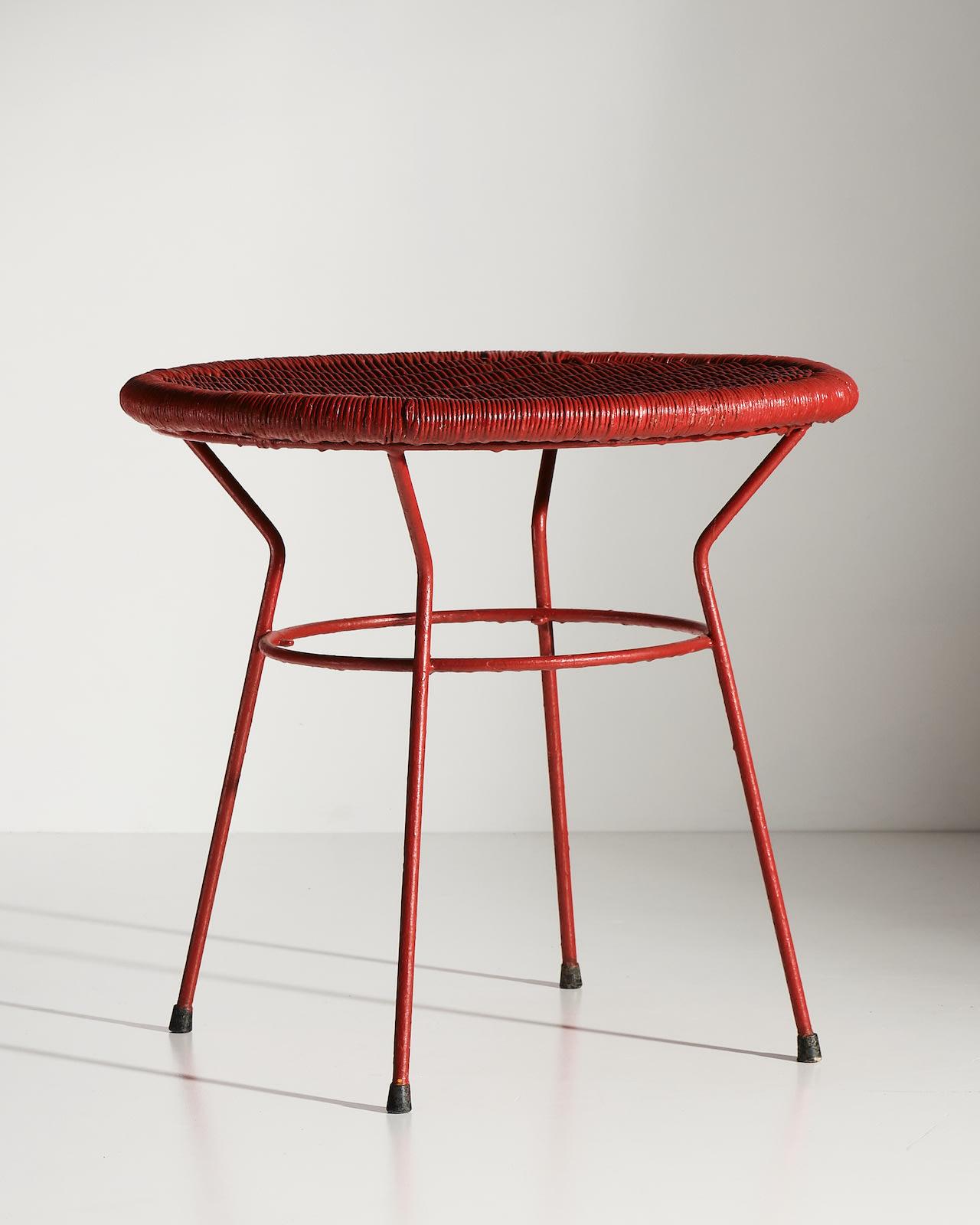 c.anni '60
Metallo 
Tavolo H55 x D59 cm
Sedie H87 x L63 x P61 cm