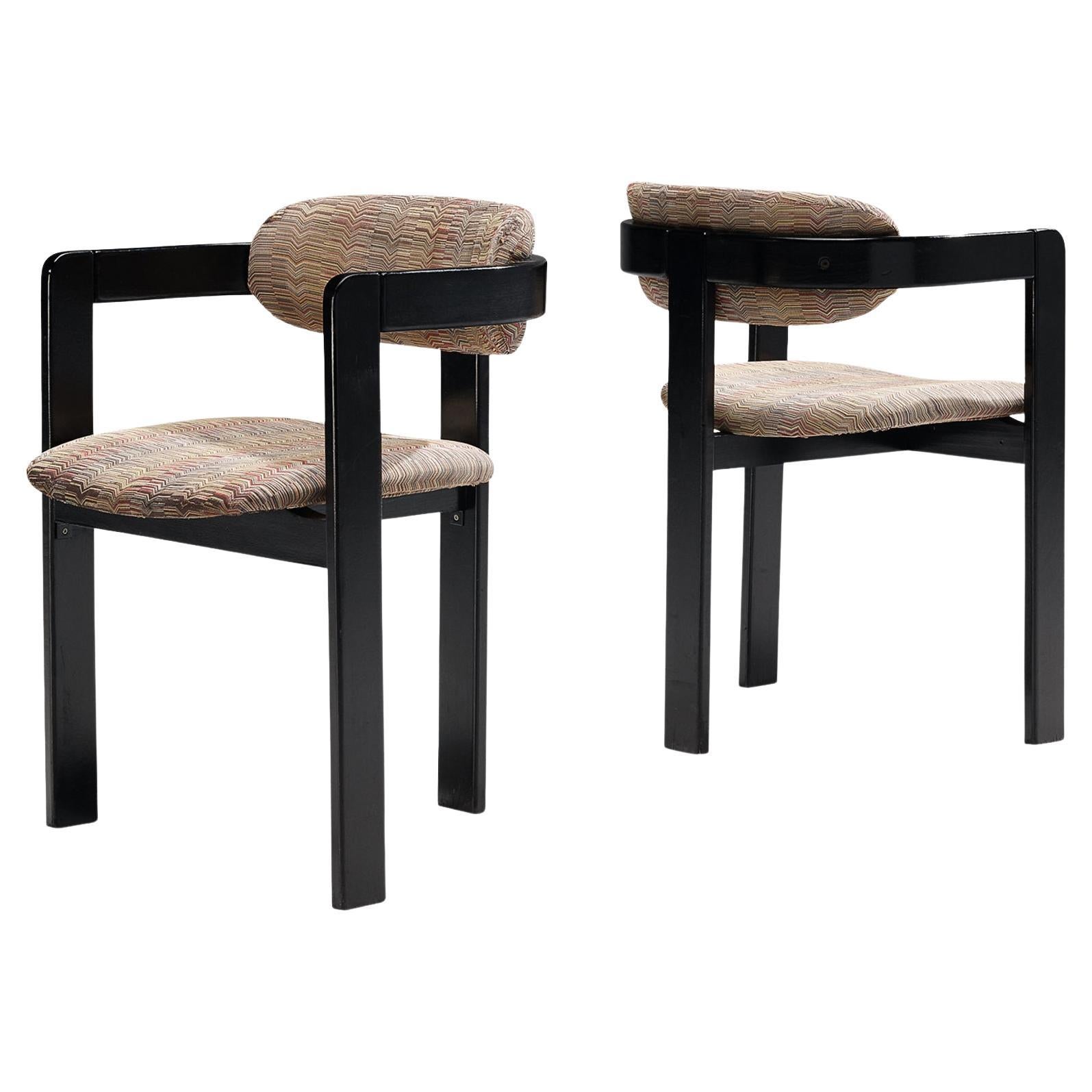 Paire de fauteuils italiens avec cadres en bois cintré 