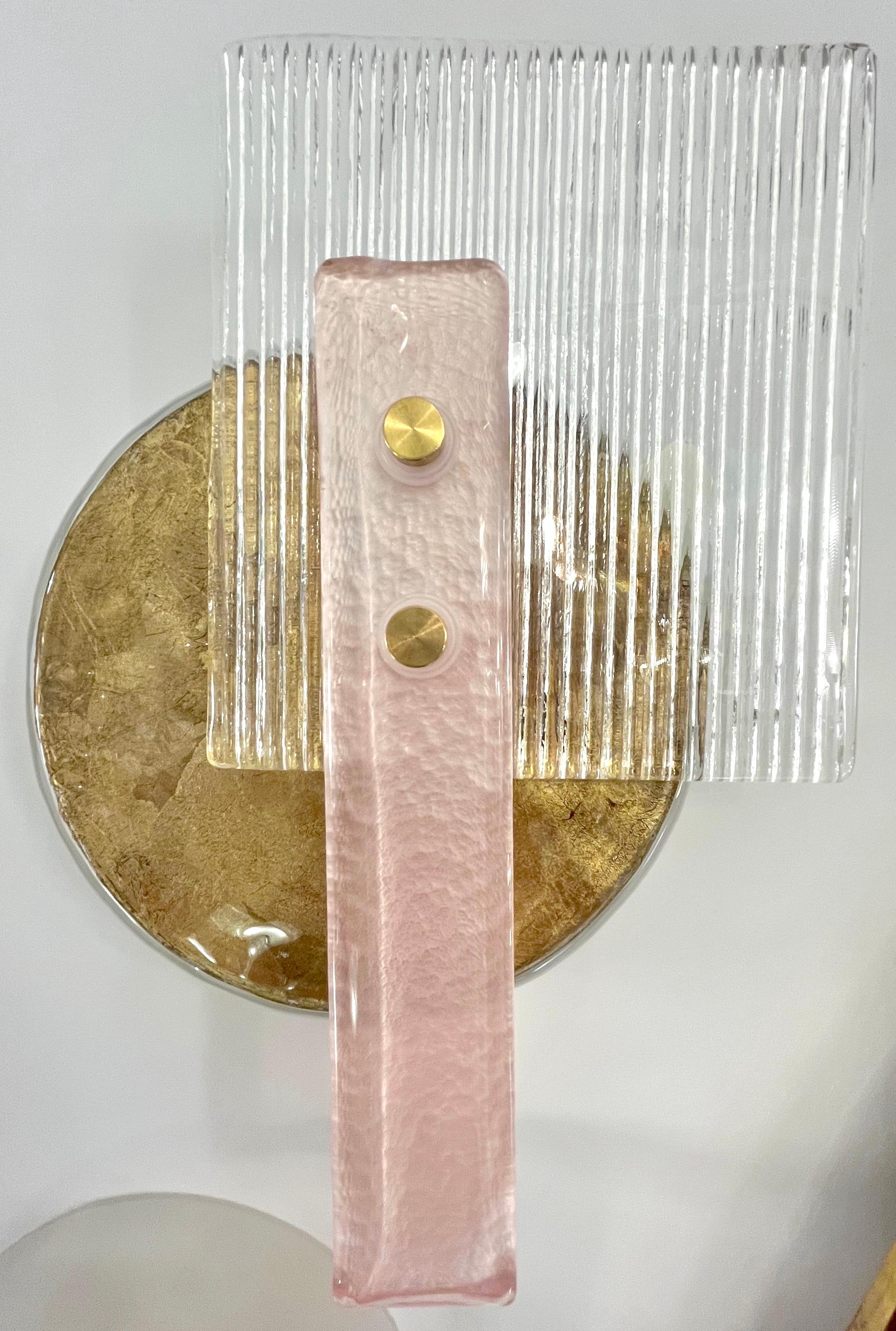 Paar italienische Wandleuchter aus strukturiertem Muranoglas im Art-déco-Stil in Gold, Rosa und Kristall im Angebot 2