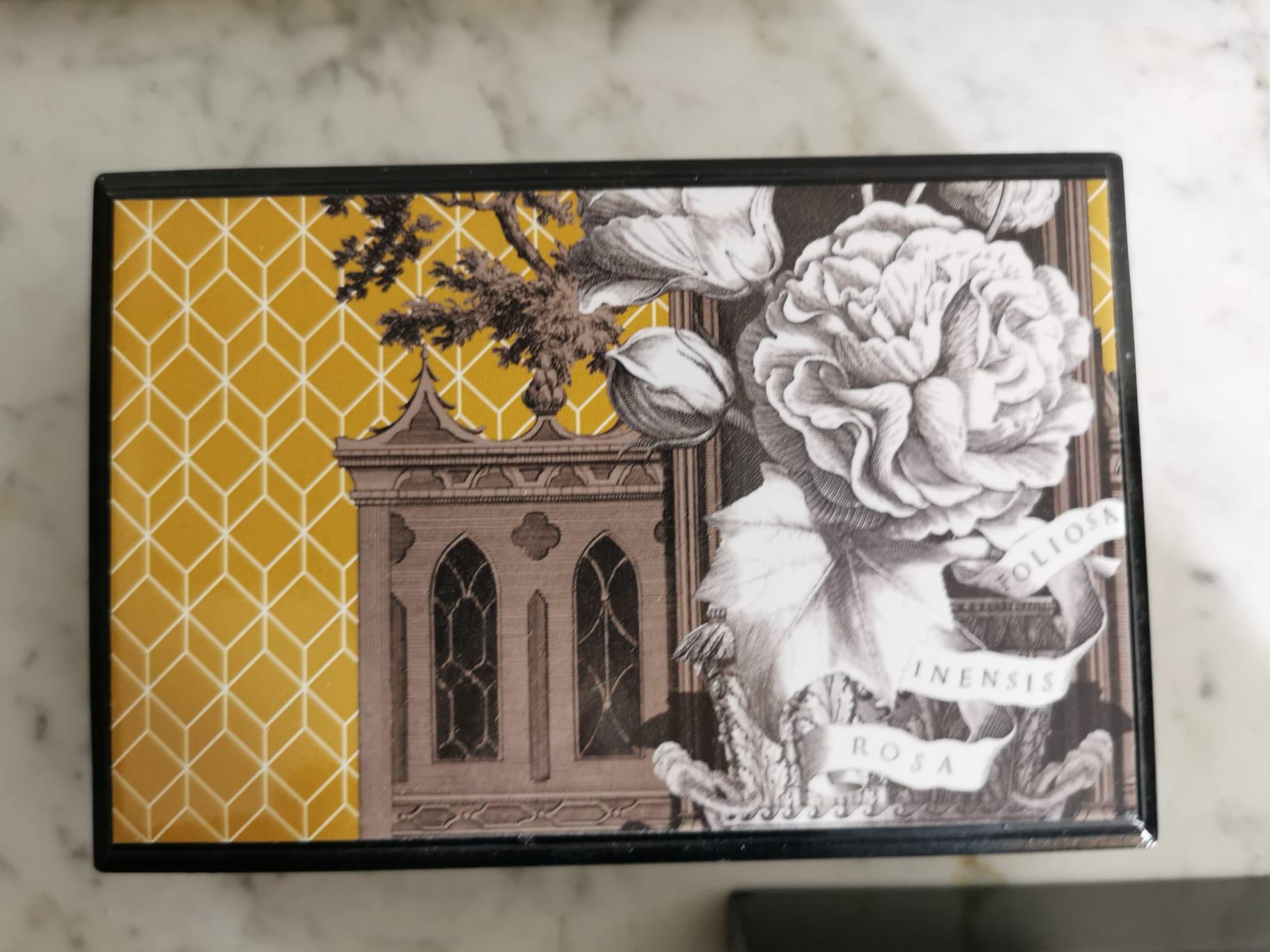 Coppia italiana di scatole in legno laccate e stampate in nero In condizioni Nuovo in vendita a Scandicci, Florence