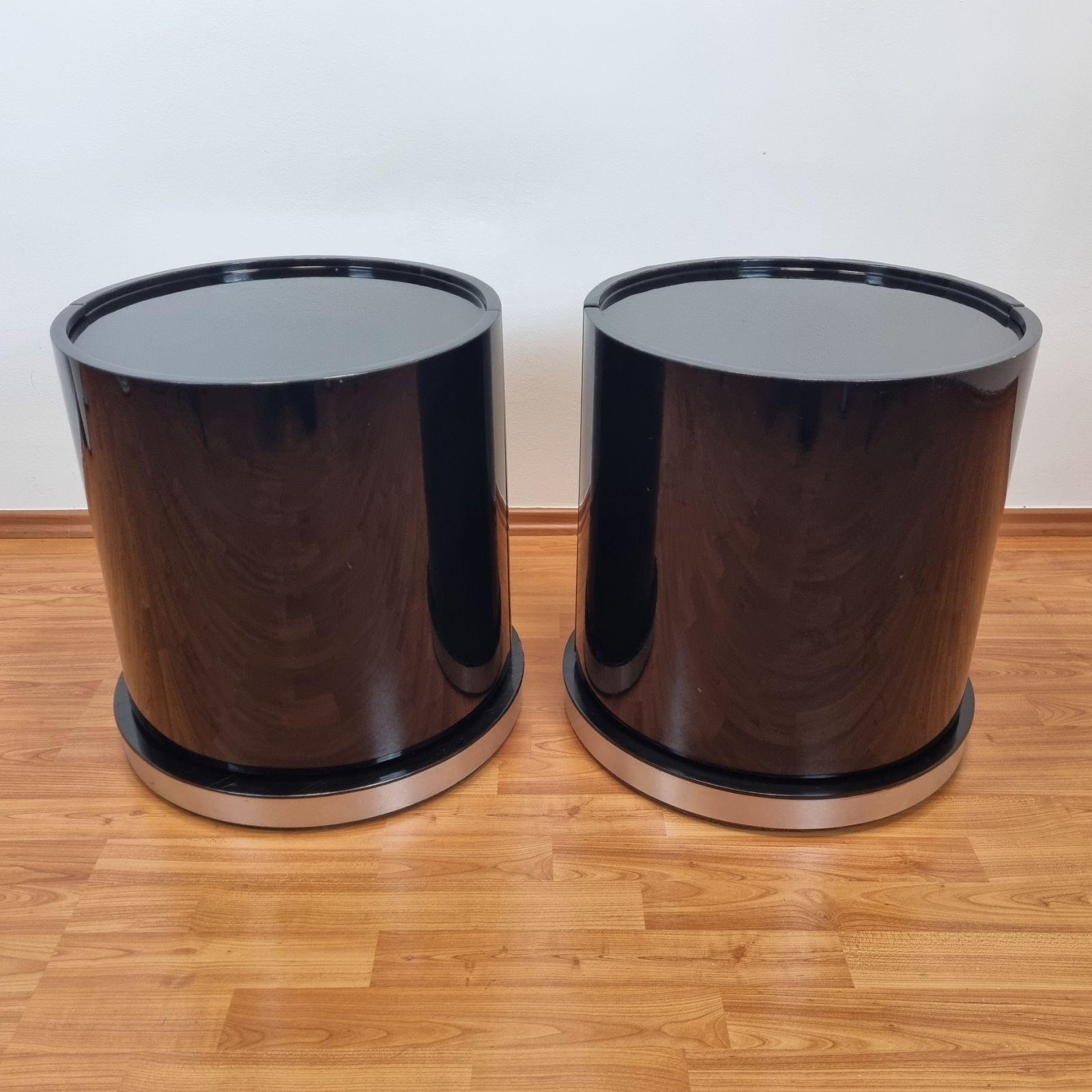 Paire italienne de  Tables de nuit laquées noires de Willy Rizzo pour Mario Sabot, années 70 en vente 4
