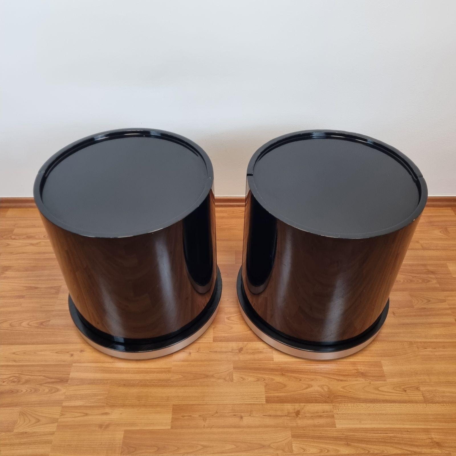 Paire italienne de  Tables de nuit laquées noires de Willy Rizzo pour Mario Sabot, années 70 Bon état - En vente à Lucija, SI
