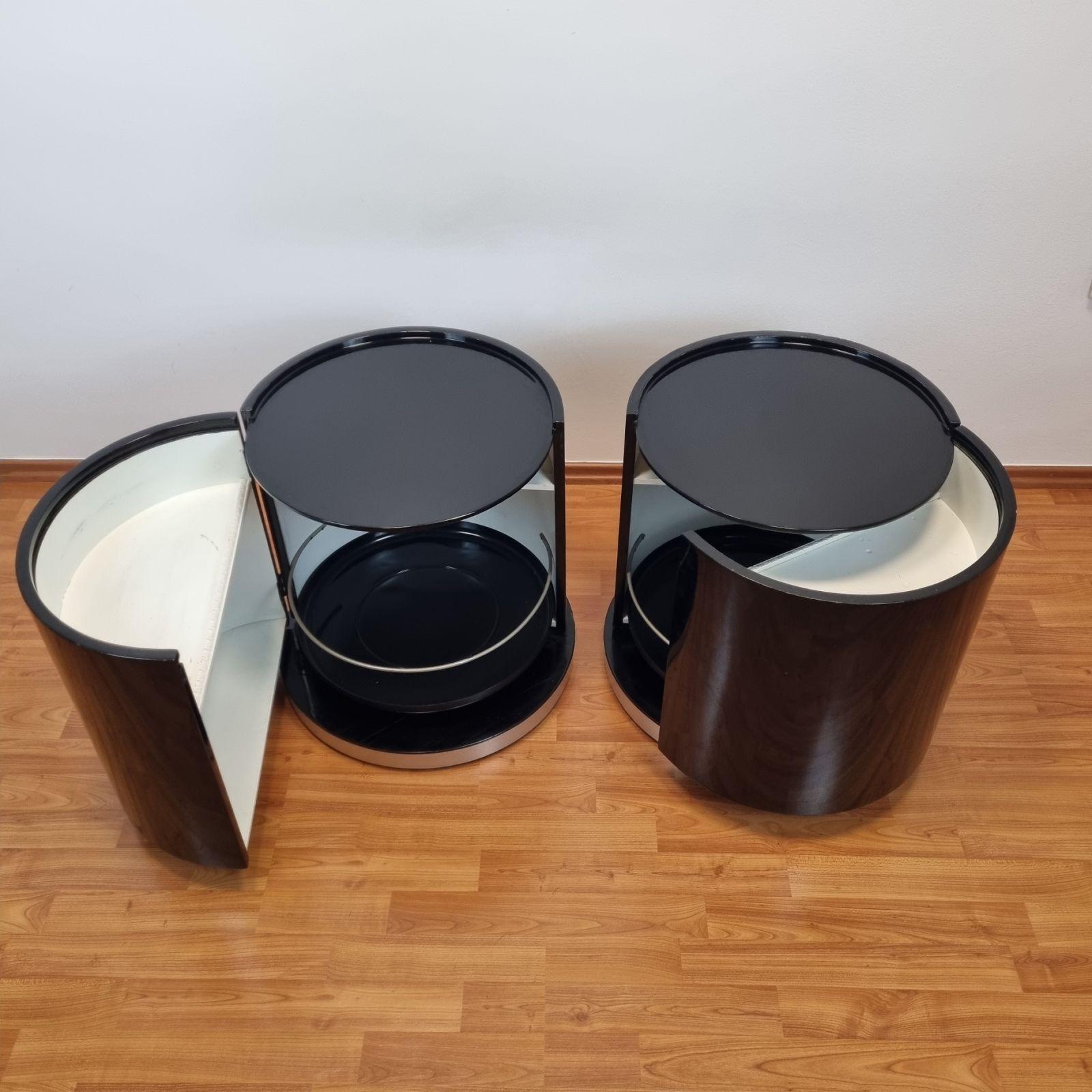 Milieu du XXe siècle Paire italienne de  Tables de nuit laquées noires de Willy Rizzo pour Mario Sabot, années 70 en vente