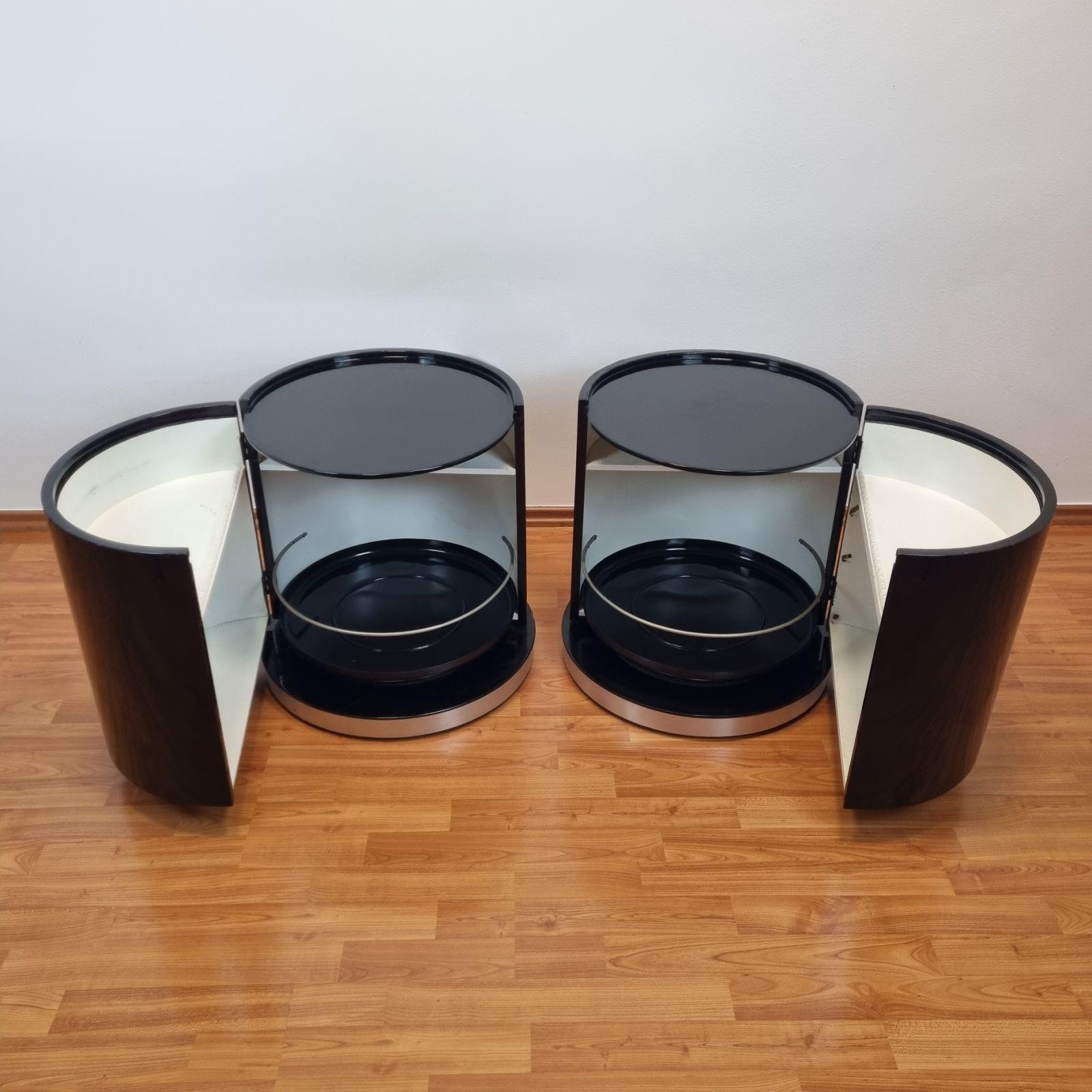 Paire italienne de  Tables de nuit laquées noires de Willy Rizzo pour Mario Sabot, années 70 en vente 1