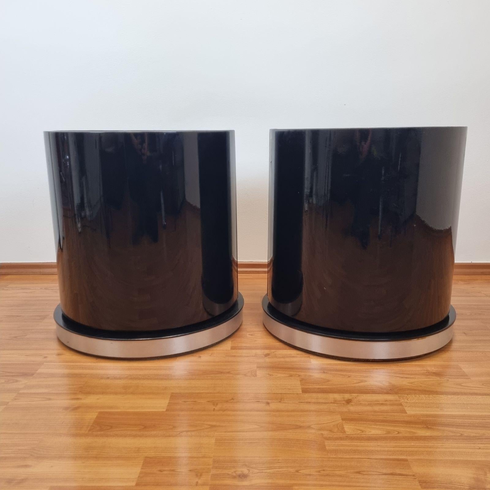 Paire italienne de  Tables de nuit laquées noires de Willy Rizzo pour Mario Sabot, années 70 en vente 2