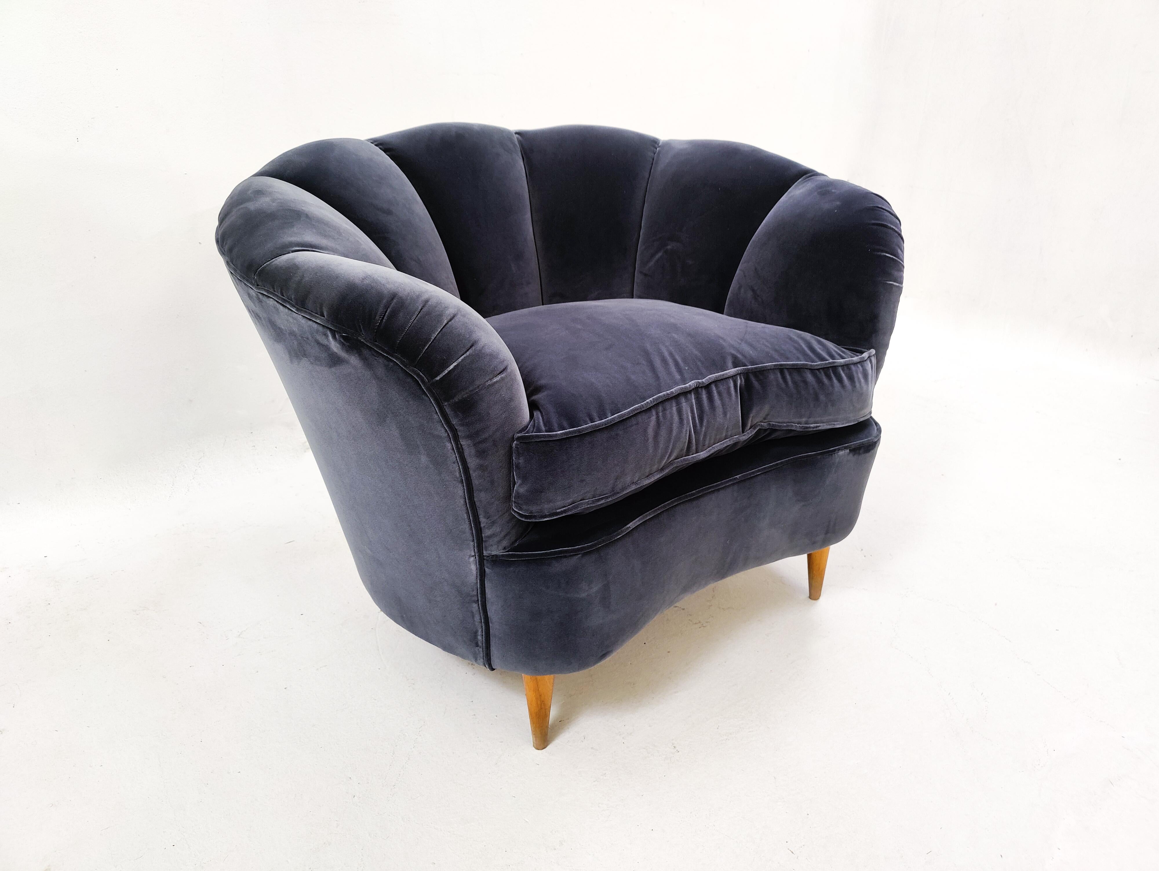 Mid-Century Modern Italian Pair of Blue Armchairs, 1930s, New Upholstery