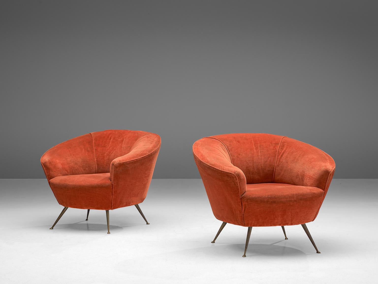 Pair of lounge chairs, velours and brass, Italy, 1960s.

Elegant pair, of club chairs from Italy. This pair of curvy chairs feature a narrow seat and wider backrest. The combination of the shape of the seat with the tilted brass legs, the chairs