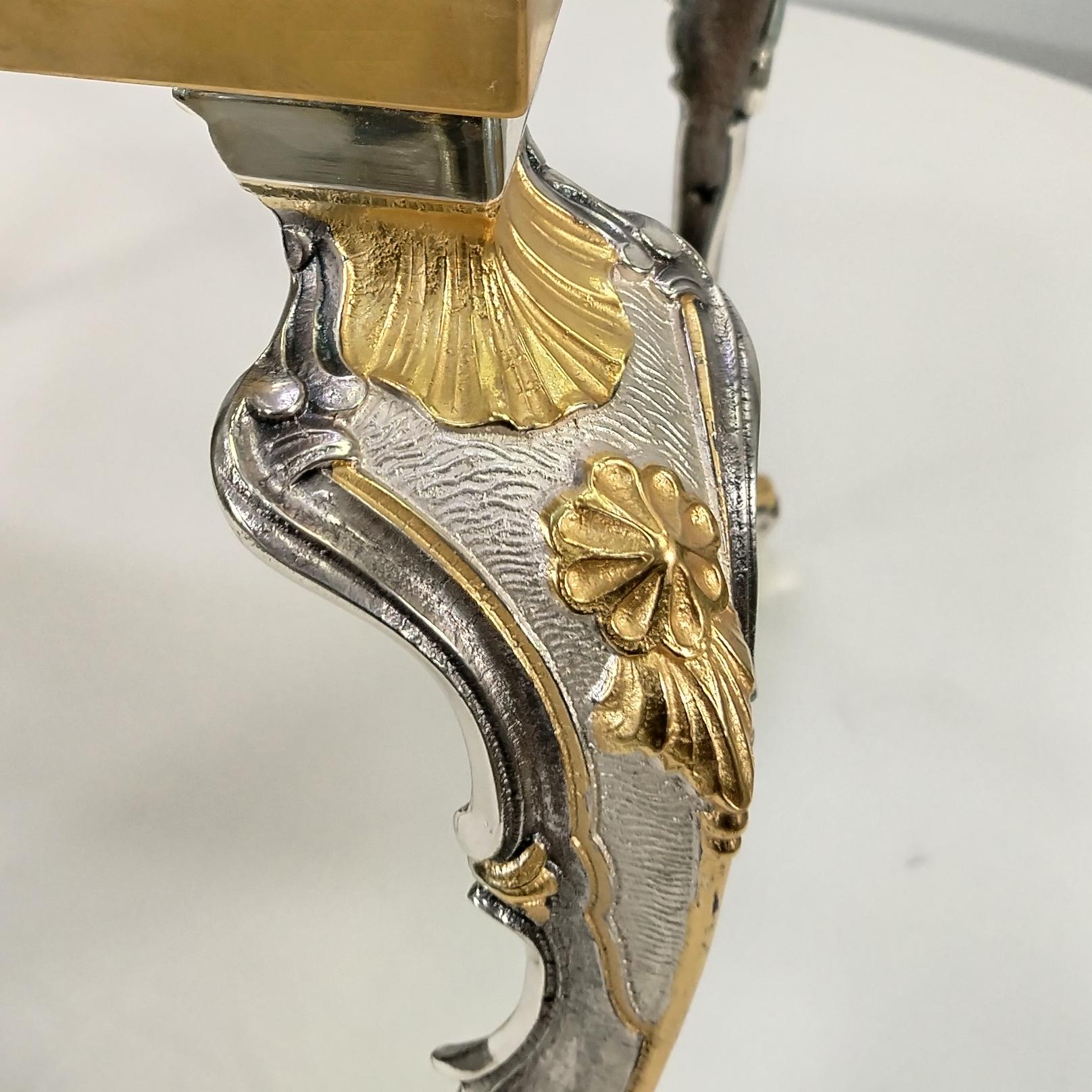 Contemporain Paire italienne de  Chaises en laiton pour table d'échecs en vente