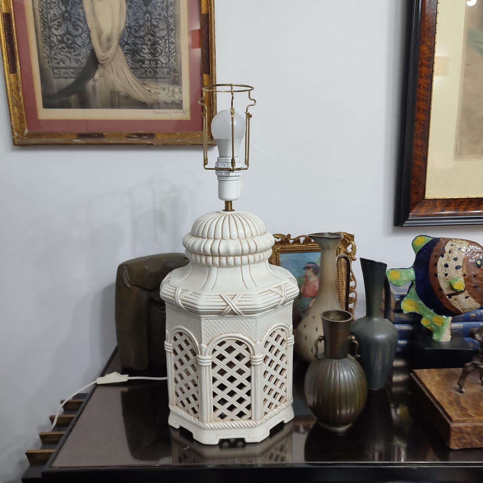 Coppia di lampade da tavolo in ceramica italiana, terracotta smaltata avorio, anni '70 in vendita 3