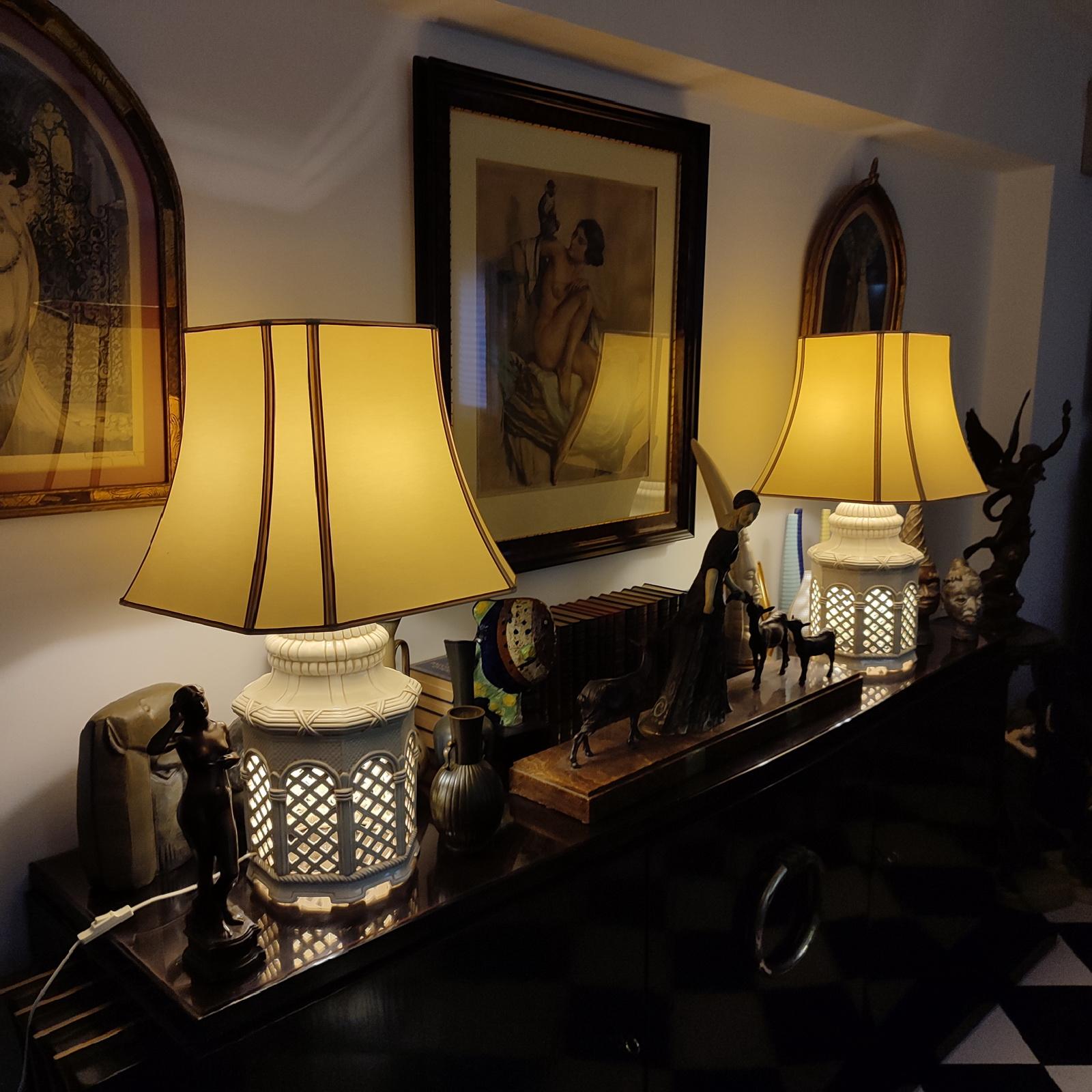Mid-Century moderno Coppia di lampade da tavolo in ceramica italiana, terracotta smaltata avorio, anni '70 in vendita