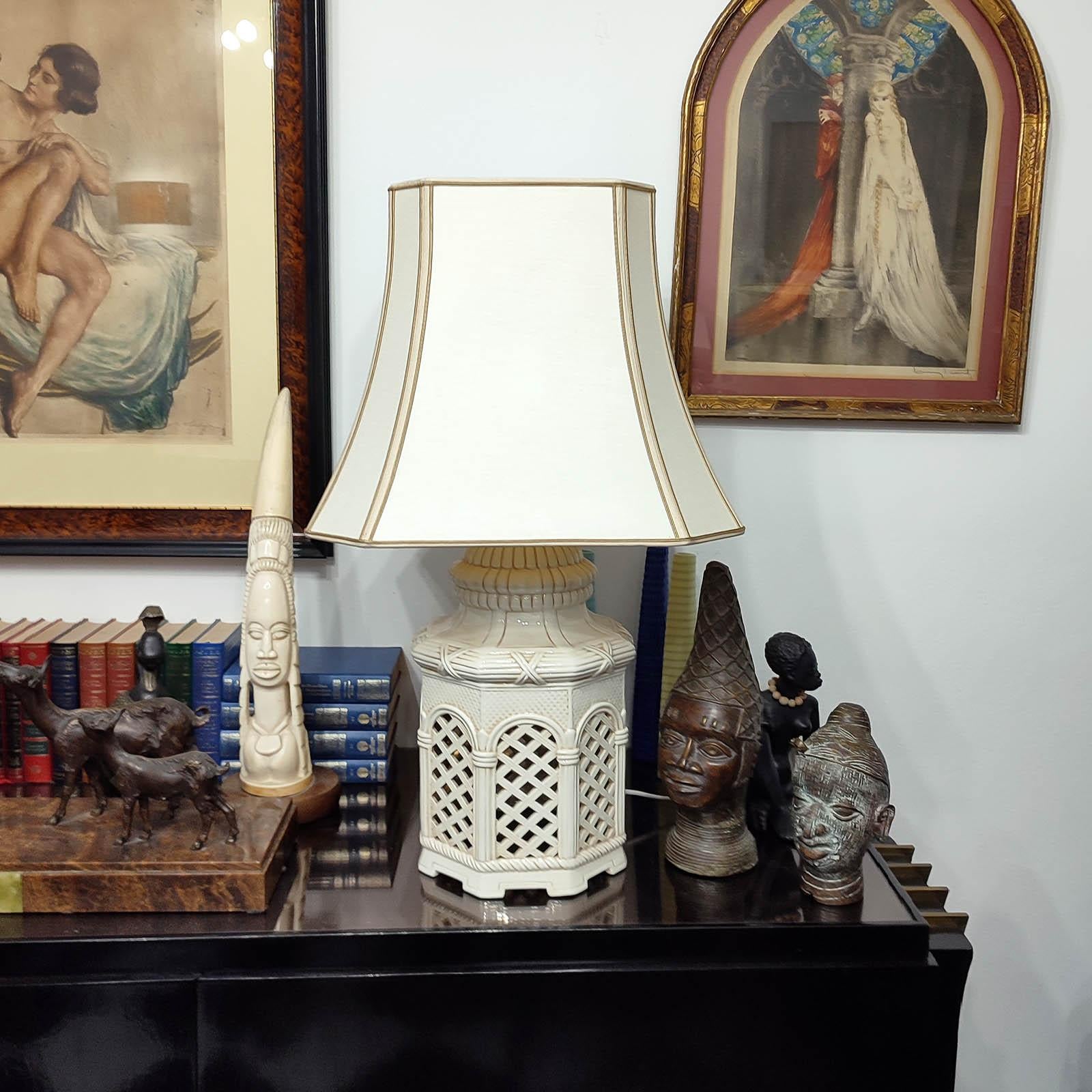 Terracotta Coppia di lampade da tavolo in ceramica italiana, terracotta smaltata avorio, anni '70 in vendita