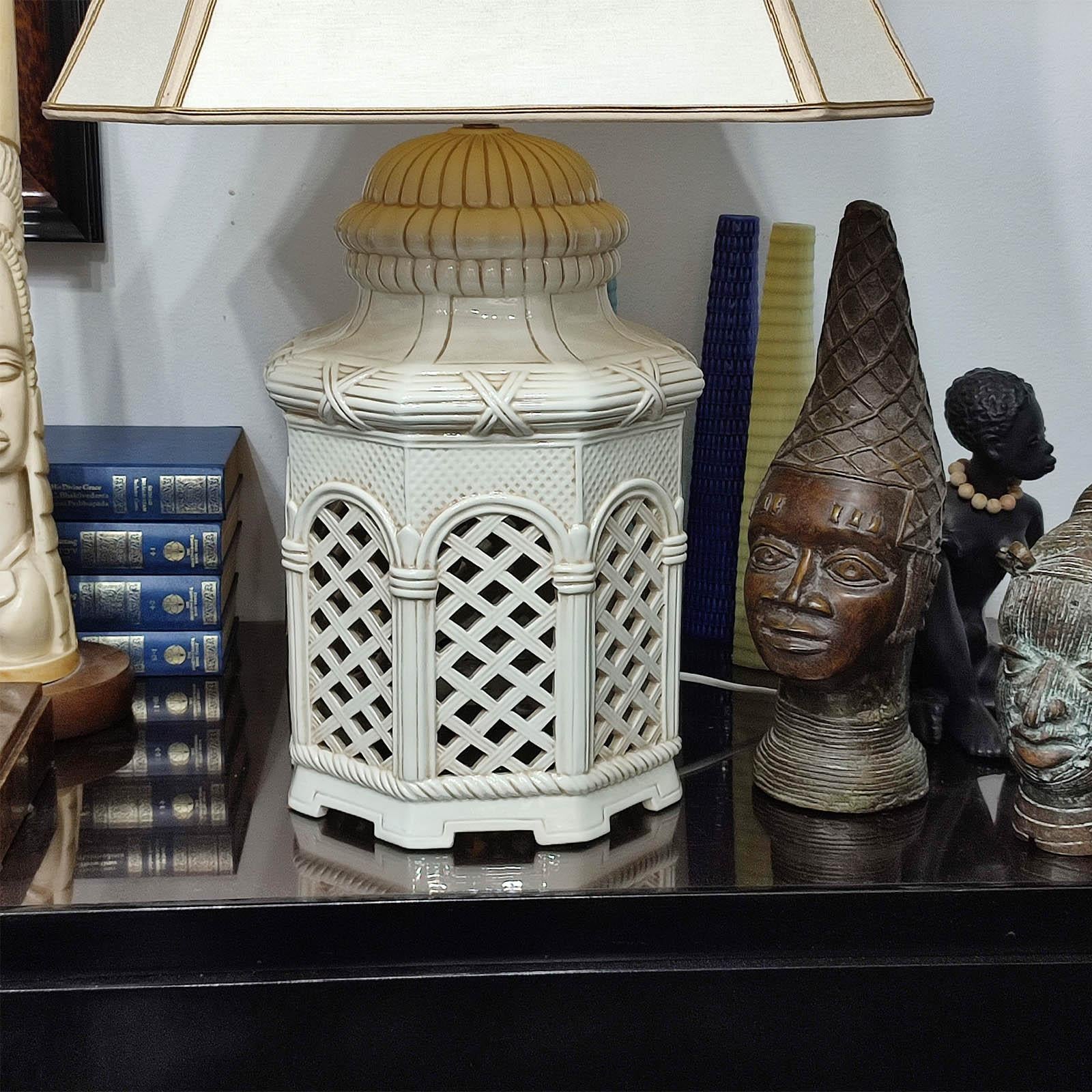 Coppia di lampade da tavolo in ceramica italiana, terracotta smaltata avorio, anni '70 in vendita 1
