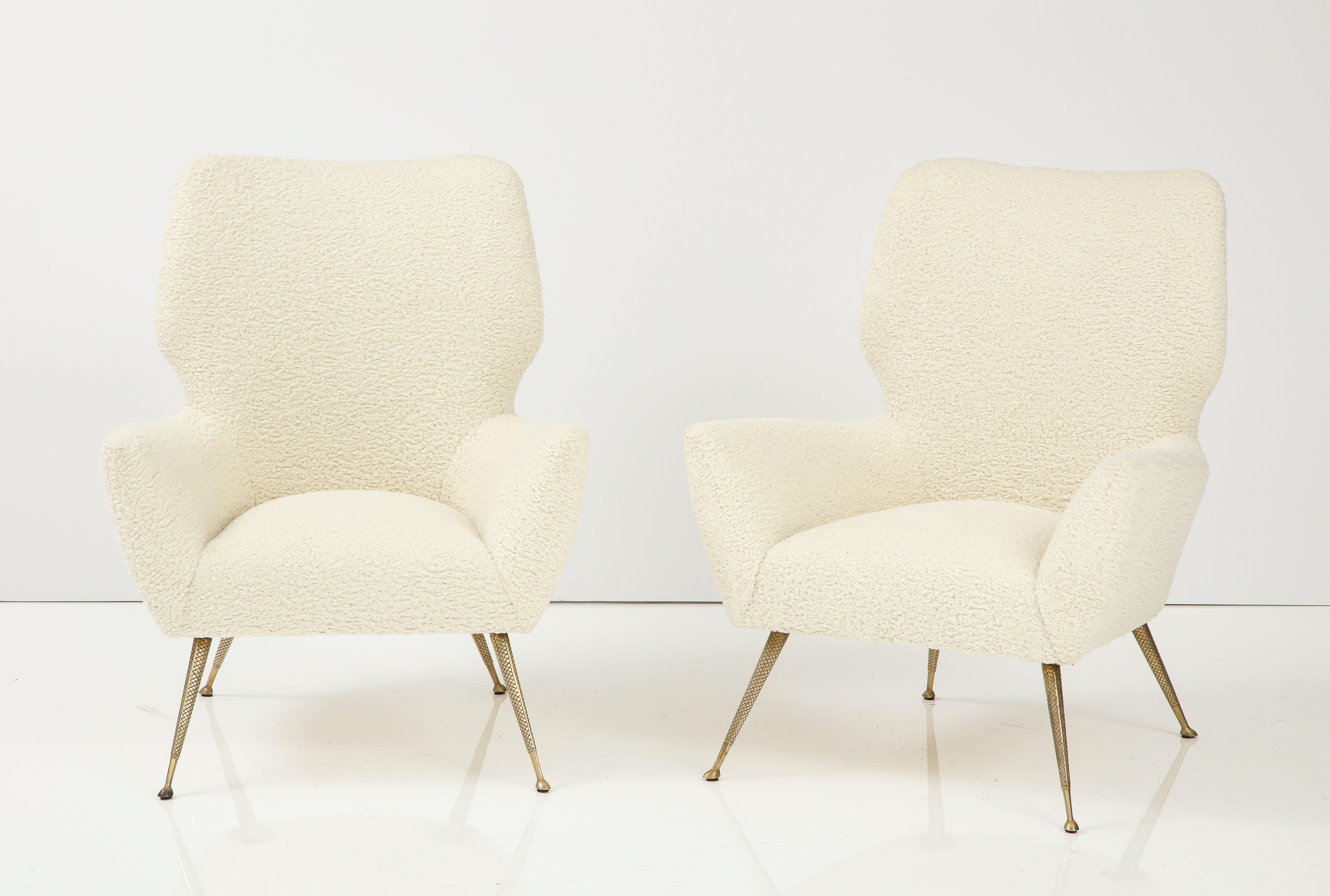 Italian pair of chairs with brass legs, Gio Ponti for Casa e Giardino.
A rare and unique pair of chairs with curved, elegantly shaped back and arms supported on splayed and tapered cast brass legs with a cross hatch design. Extremely elegant set