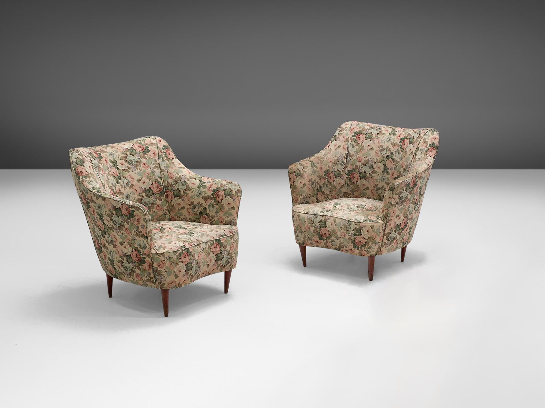 In the style of Gio Ponti, pair of lounge chairs, wood and floral fabric, Italy, 1940s.

Elegant and romantic club chairs designed in the style of Gio Ponti (1891-1979) with original upholstery of fauna and flora. The design is based on a splendid