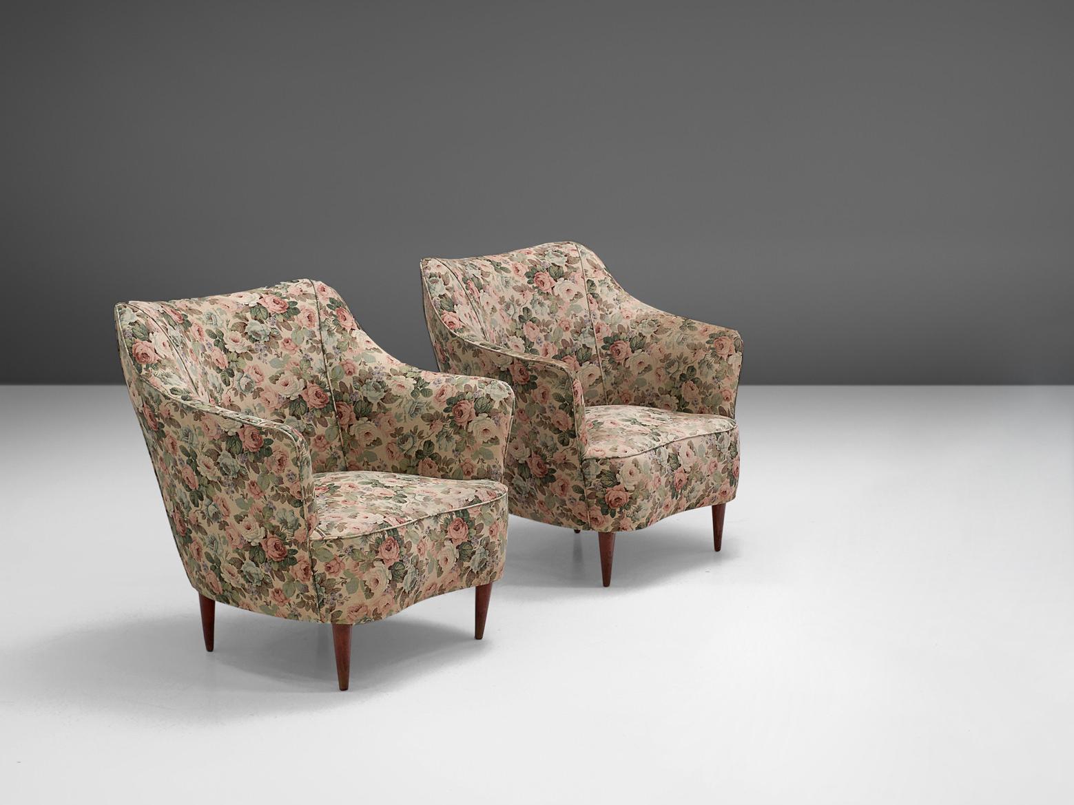 Italian Pair of Club Chairs in Floral Upholstery In Good Condition In Waalwijk, NL