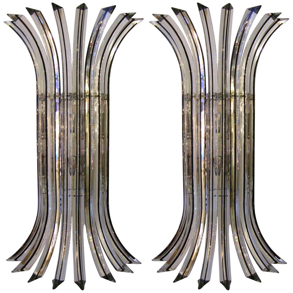 Coppia italiana di applique contemporanee in vetro di Murano trasparente con inserti neri