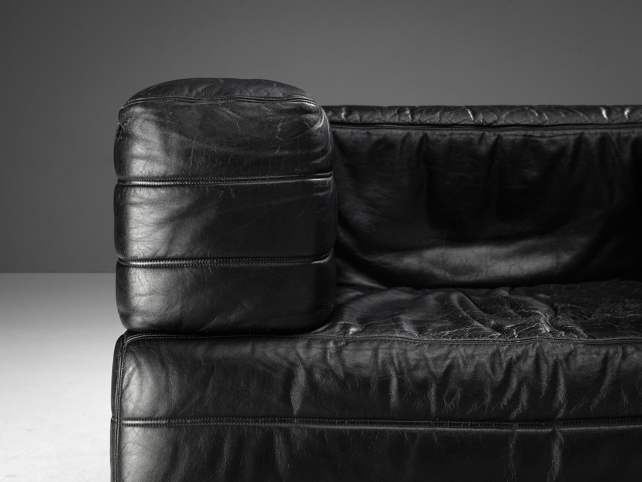 Post-Modern Italian Pair of Cubic Lounge Chairs in Black Leather  For Sale