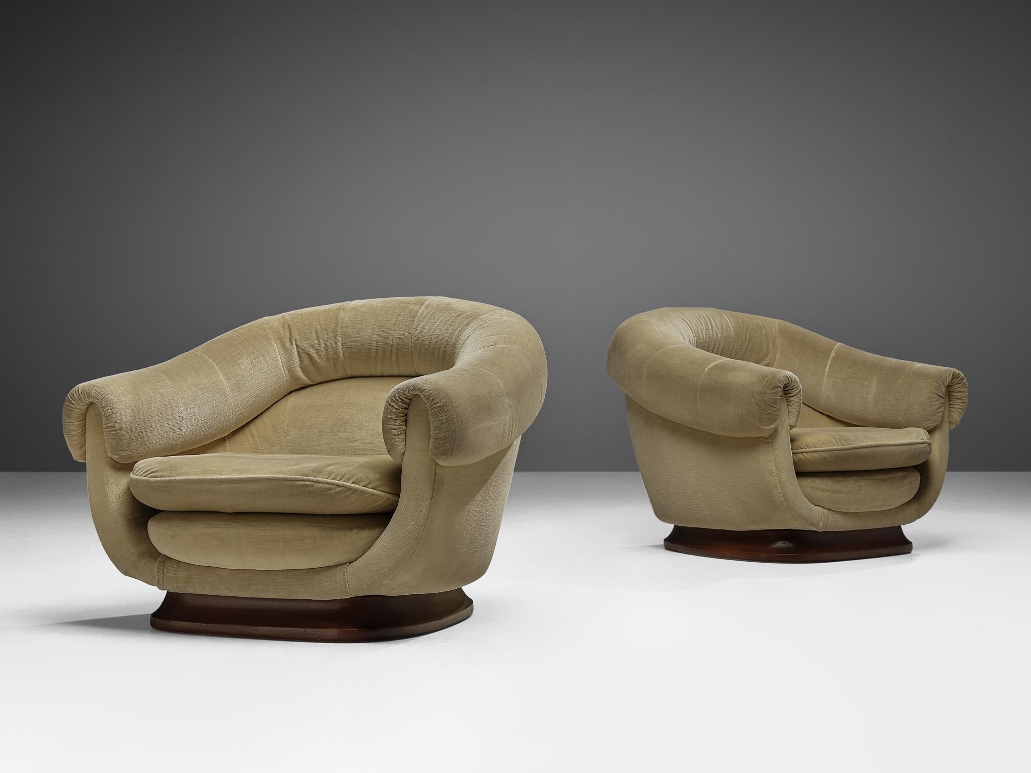 Pair of lounge chairs, fabric and wood, Italy, 1950s

An Italian voluptuous and bold set of lounge chairs that show a play of volumes with soft, fluid and rounded lines. These  chairs feature thick and rounded backrests that ascended flow over to