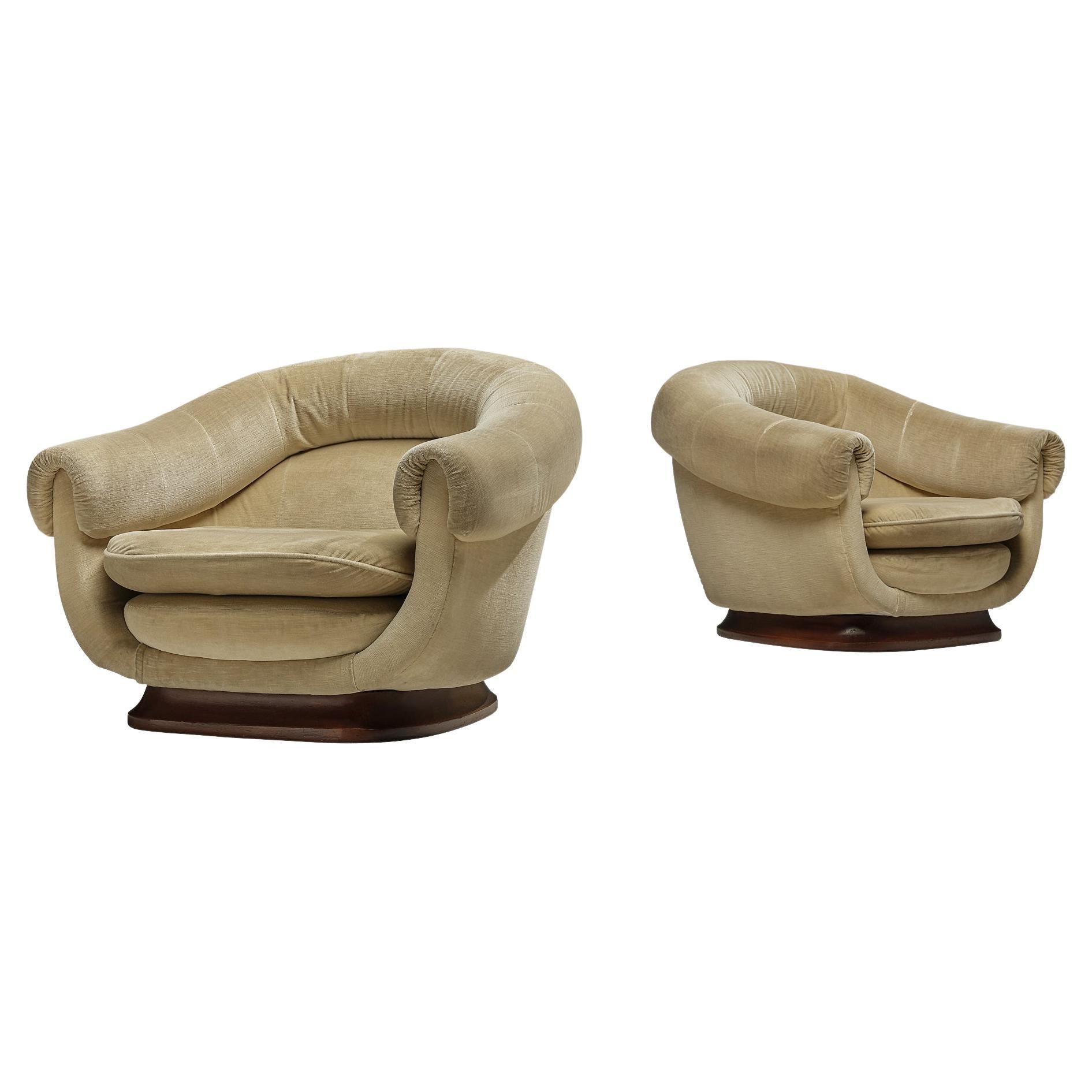 Italian Pair of Curved Lounge Chairs in Light Beige Velours For Sale