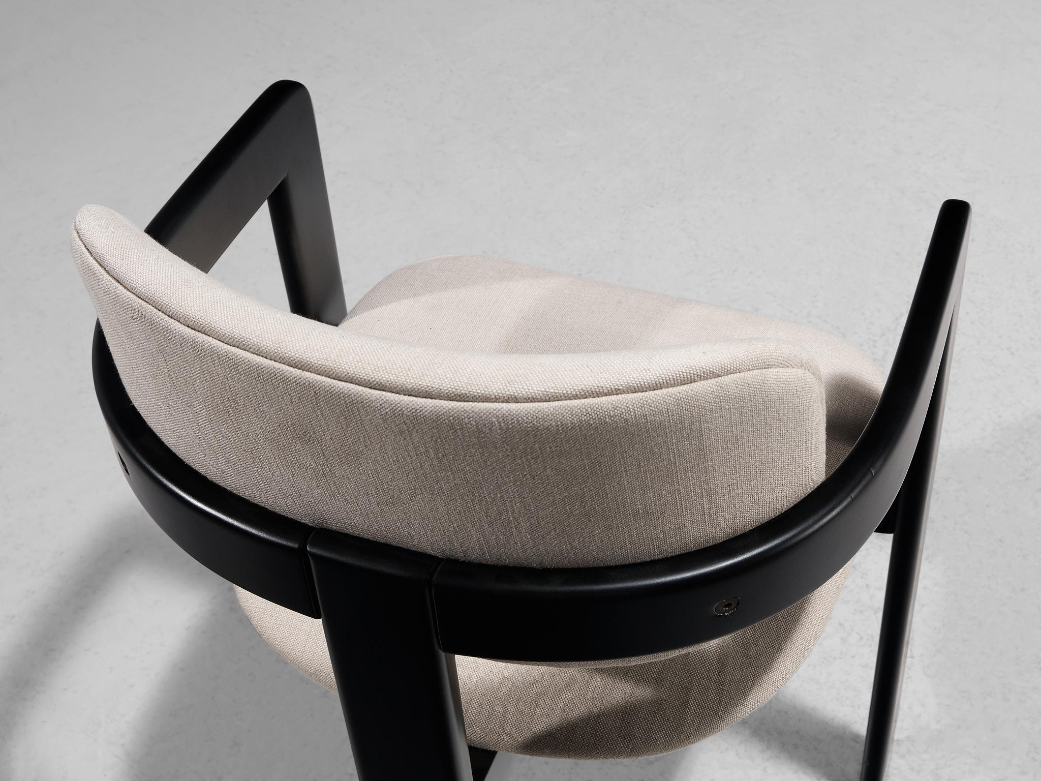 Italian Pair of Dining Chairs in Off-White Upholstery and Black Frame For Sale 2