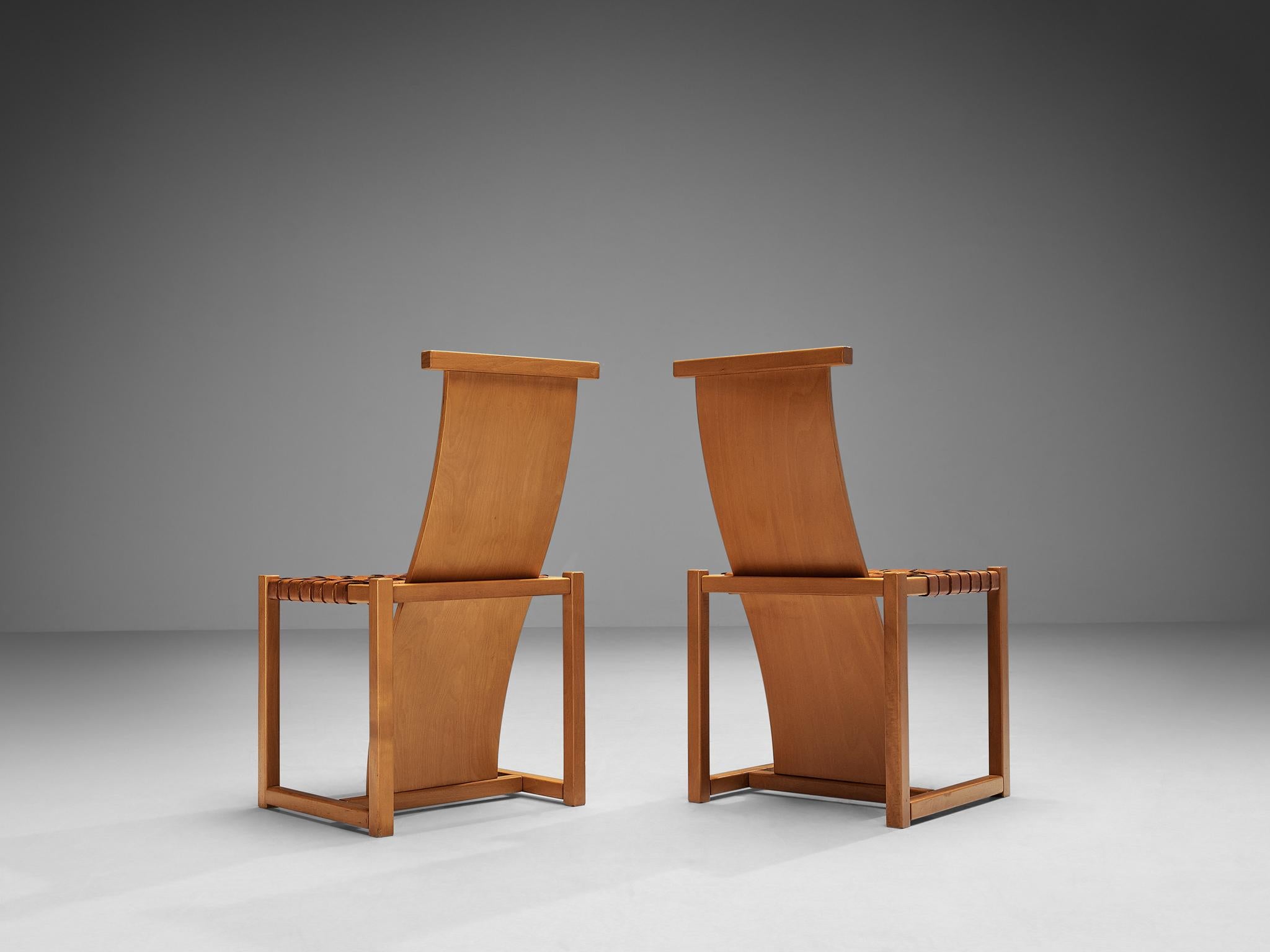 Italian Pair of Dining Chairs with Woven Leather Seats In Good Condition For Sale In Waalwijk, NL