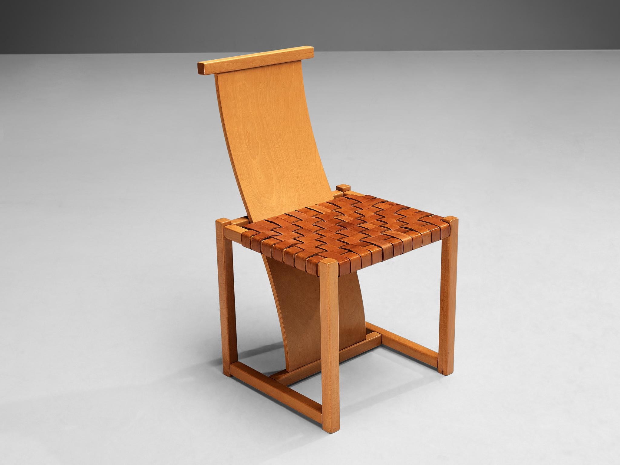 Italian Pair of Dining Chairs with Woven Leather Seats For Sale 4
