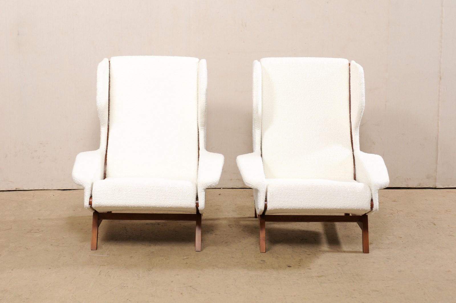 Italian Pair of Fashionably Modern Wingback Chairs with White Bouclé Upholstery For Sale 8